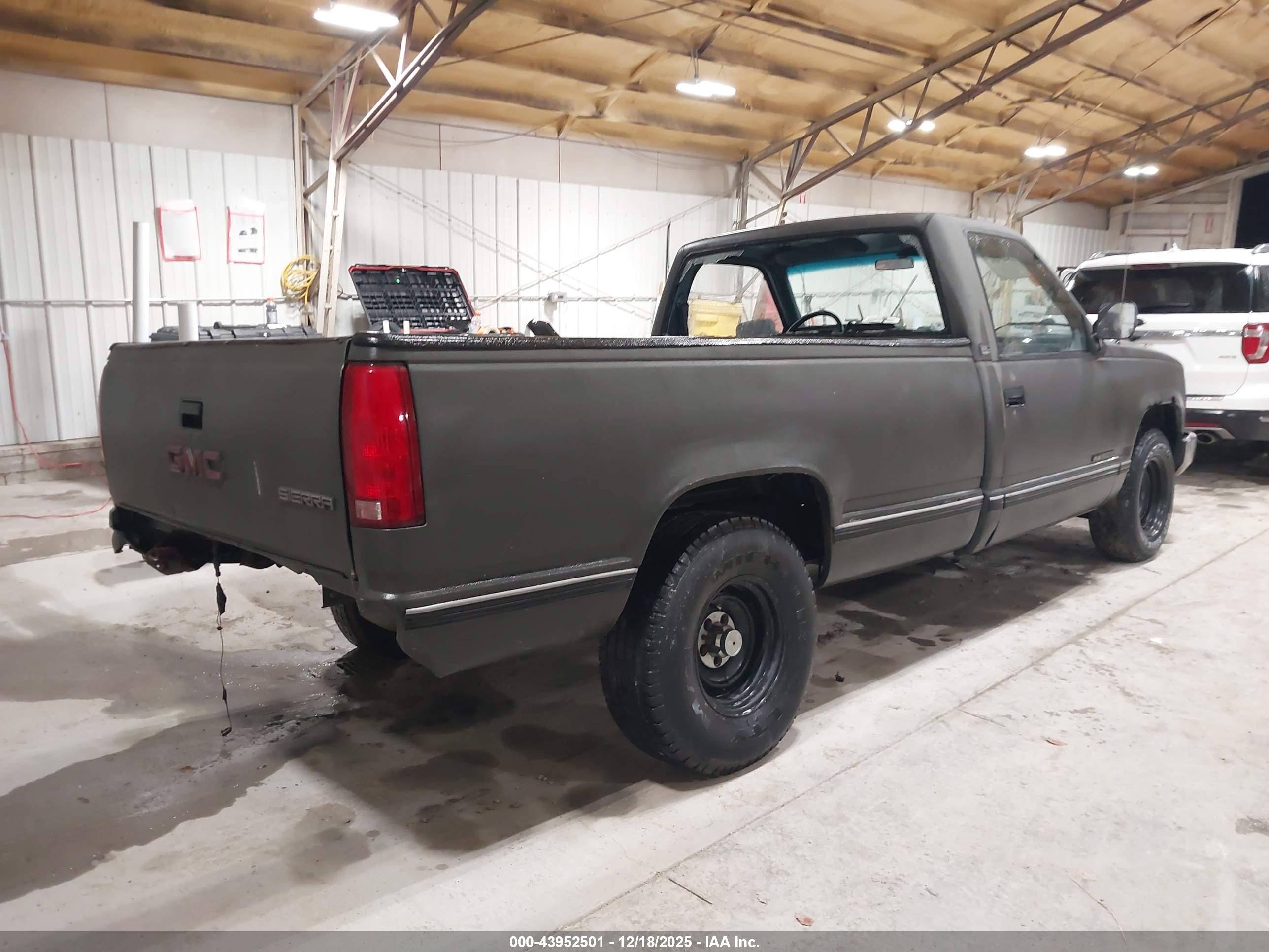 GMC SIERRA image 4
