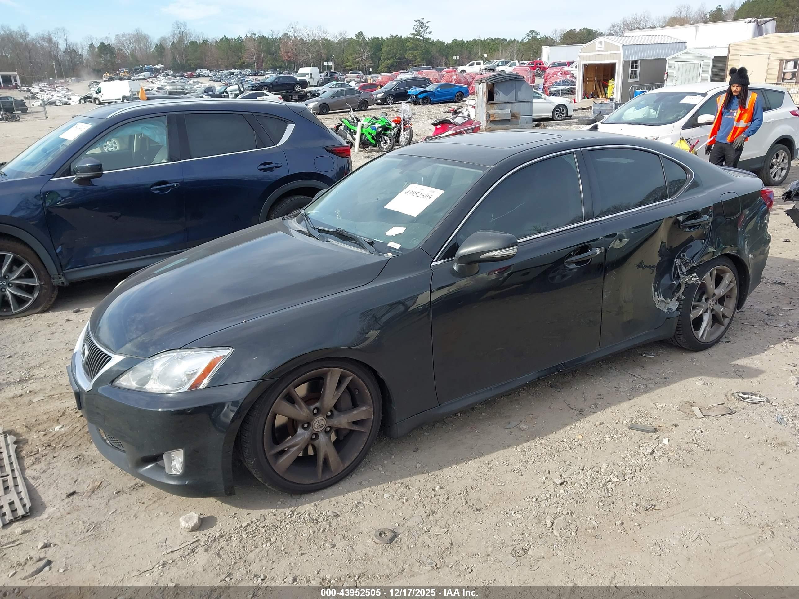 LEXUS IS image 2