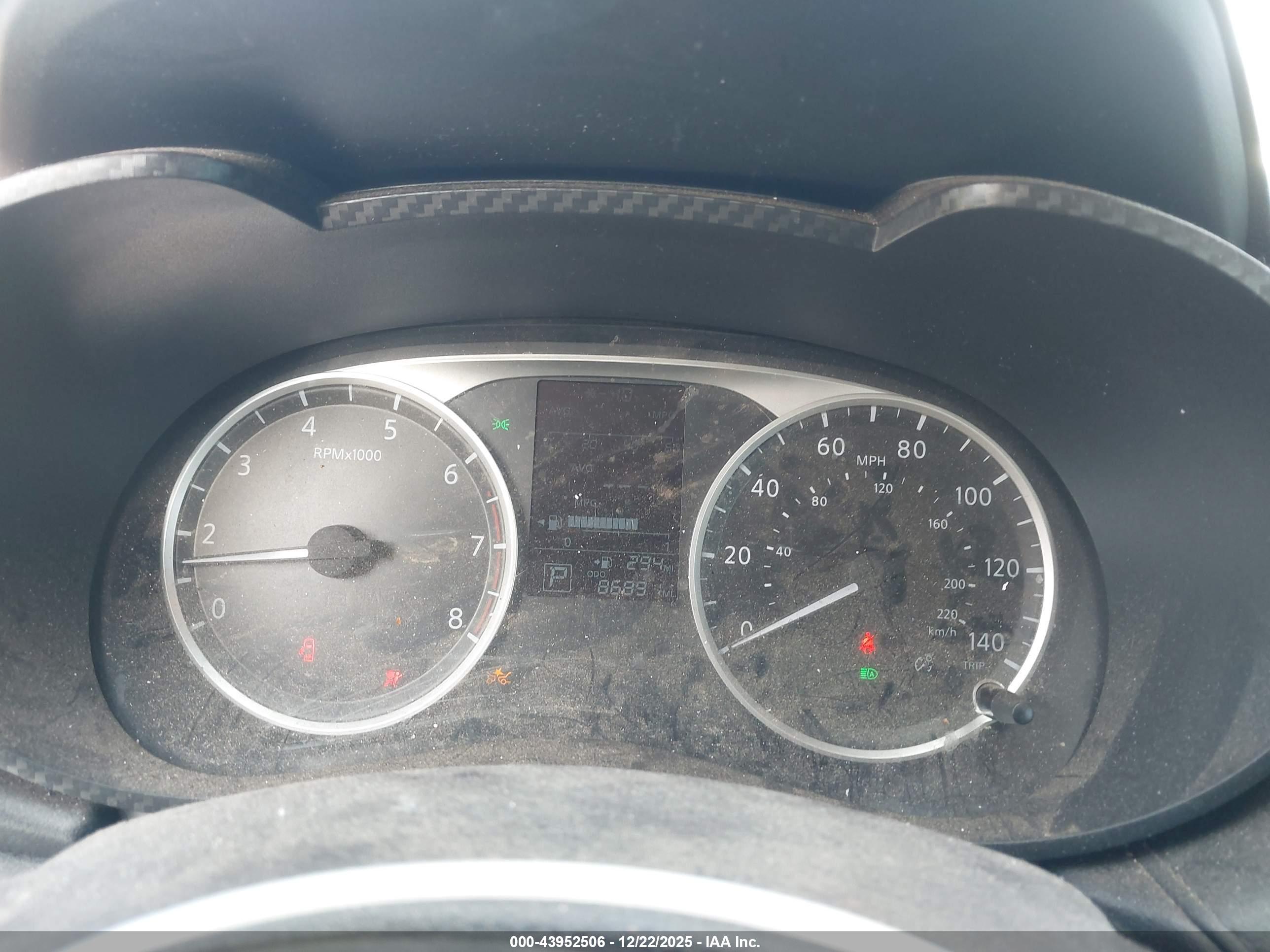 NISSAN VERSA image 7