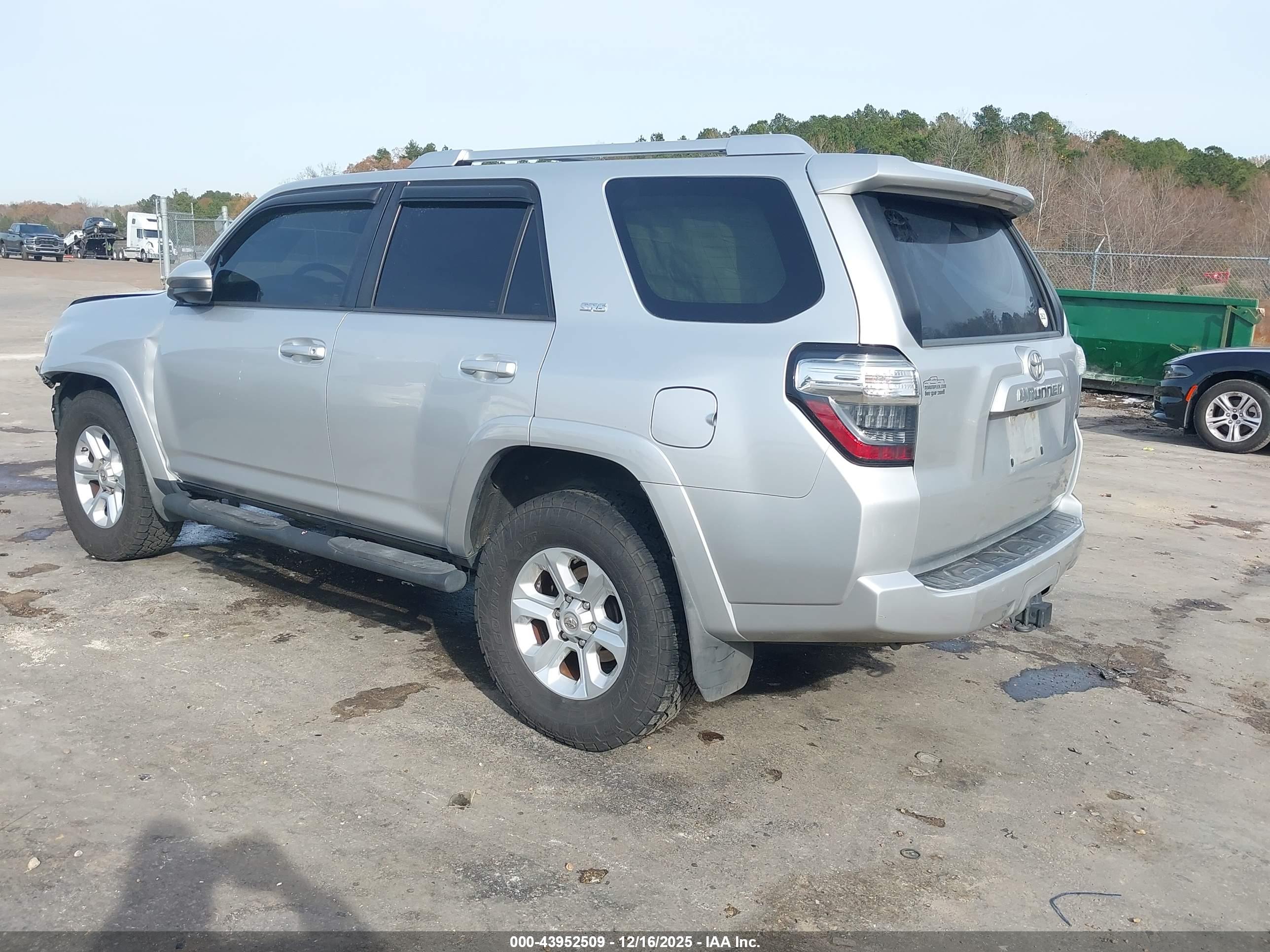 TOYOTA 4RUNNER image 3