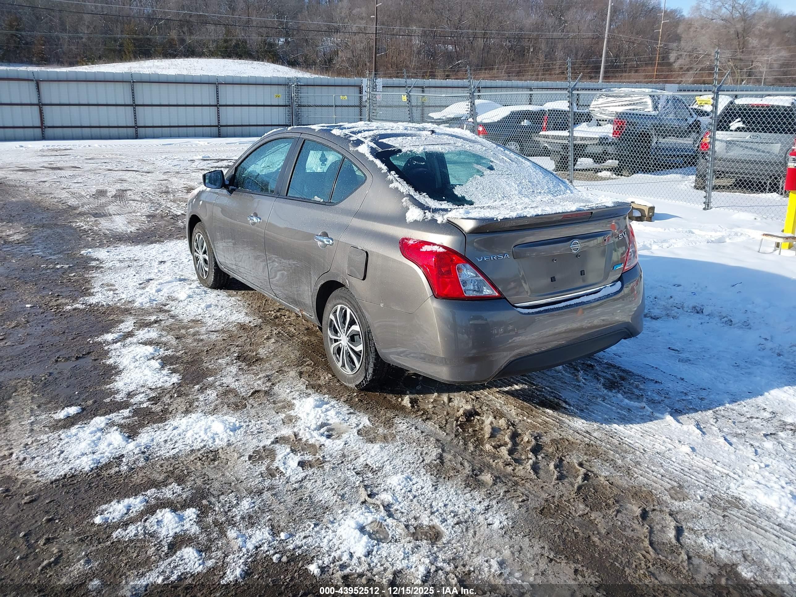 NISSAN VERSA image 3