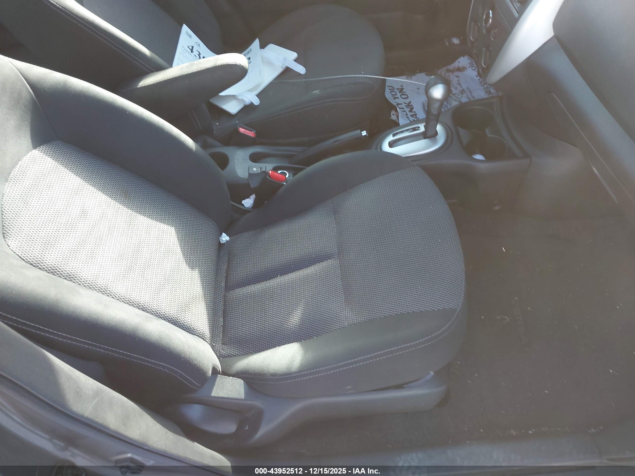 NISSAN VERSA image 5