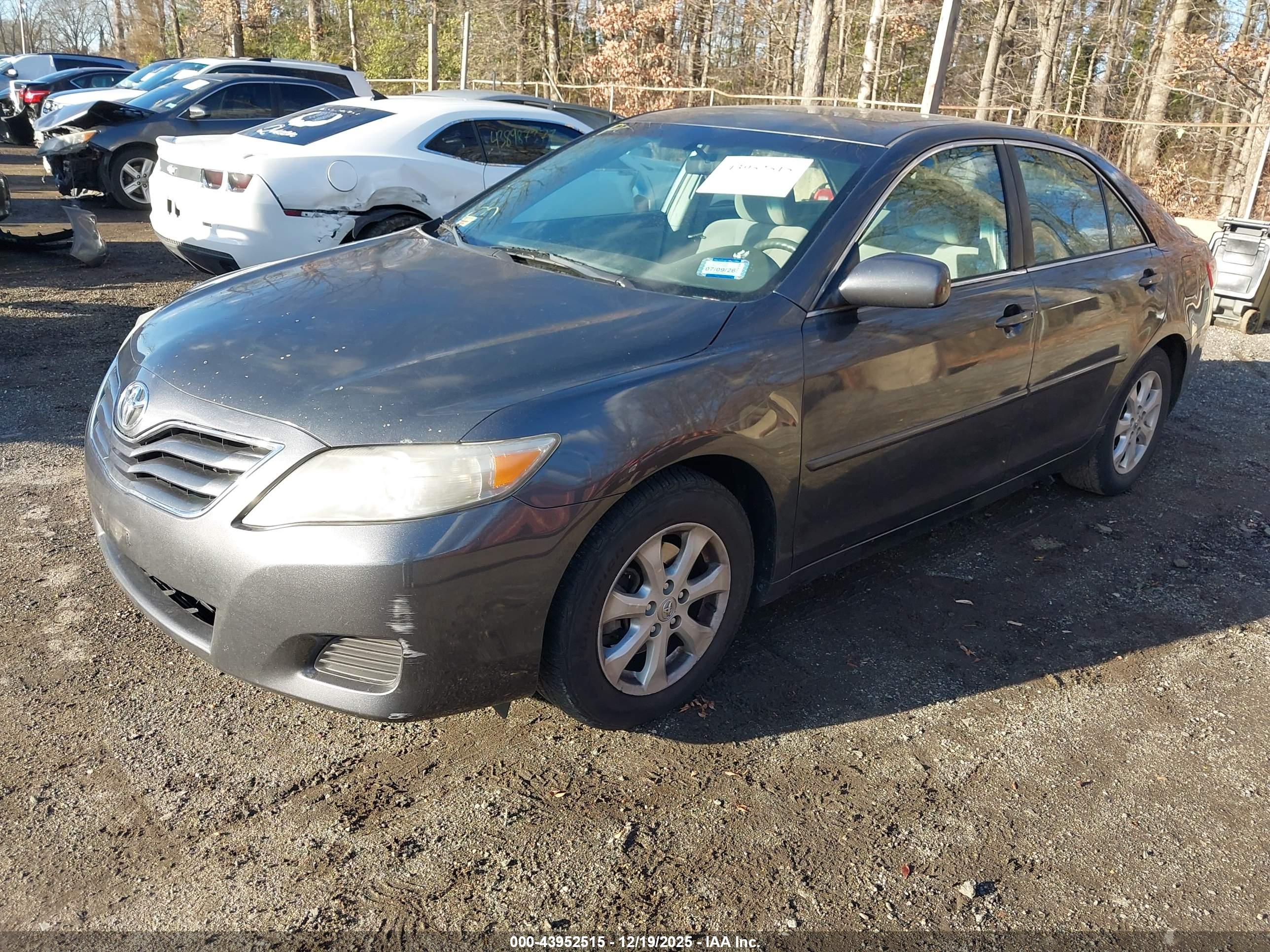 TOYOTA CAMRY image 2