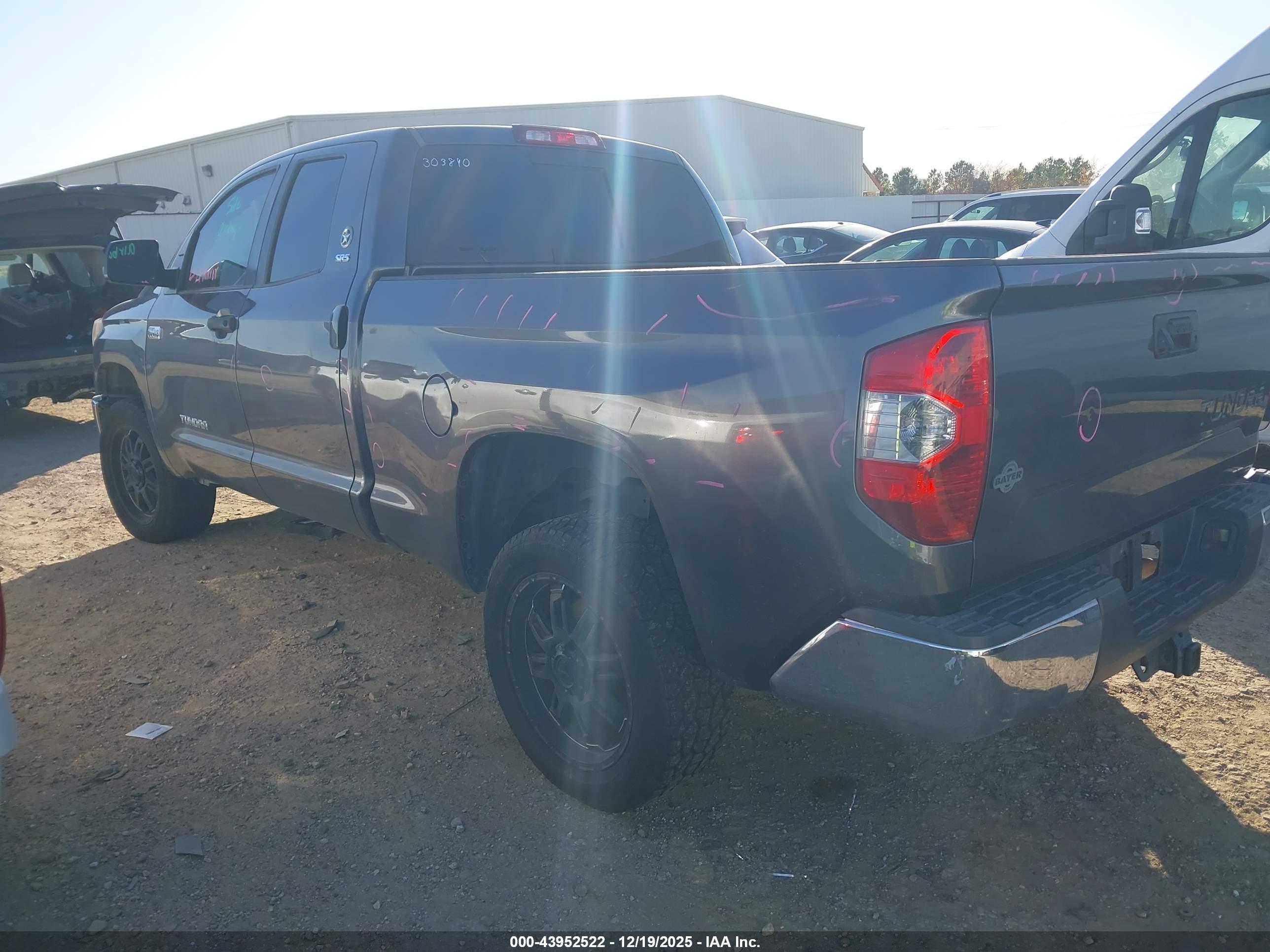 TOYOTA TUNDRA image 3