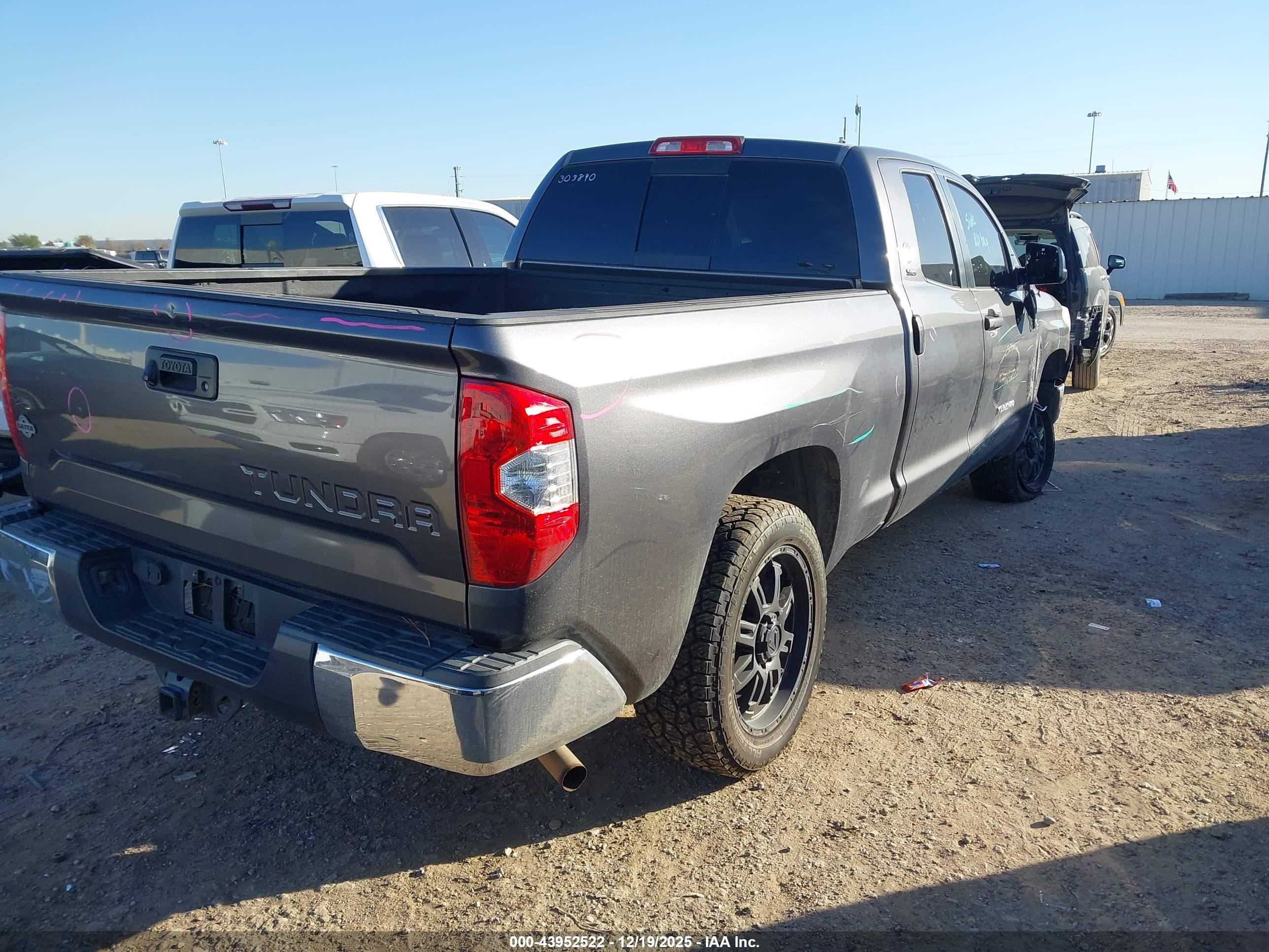 TOYOTA TUNDRA image 4