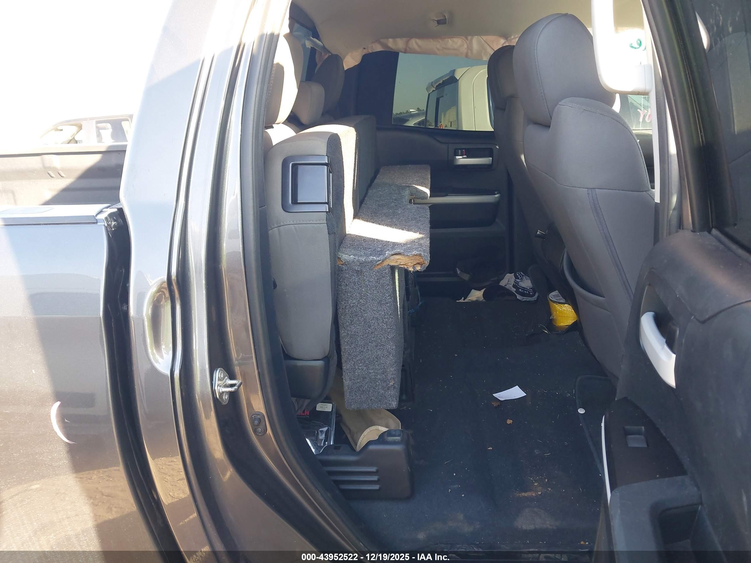 TOYOTA TUNDRA image 8