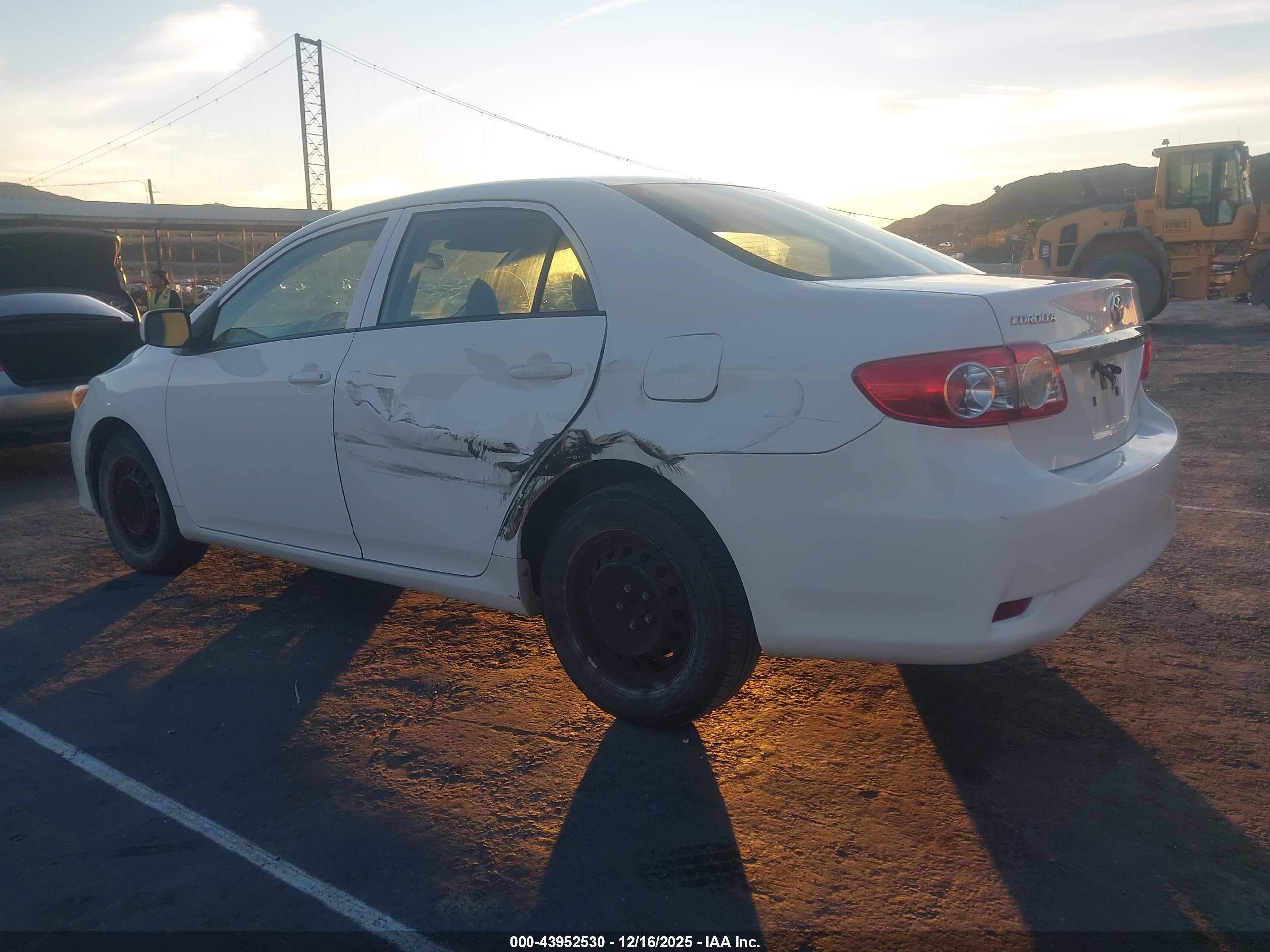 TOYOTA COROLLA image 3