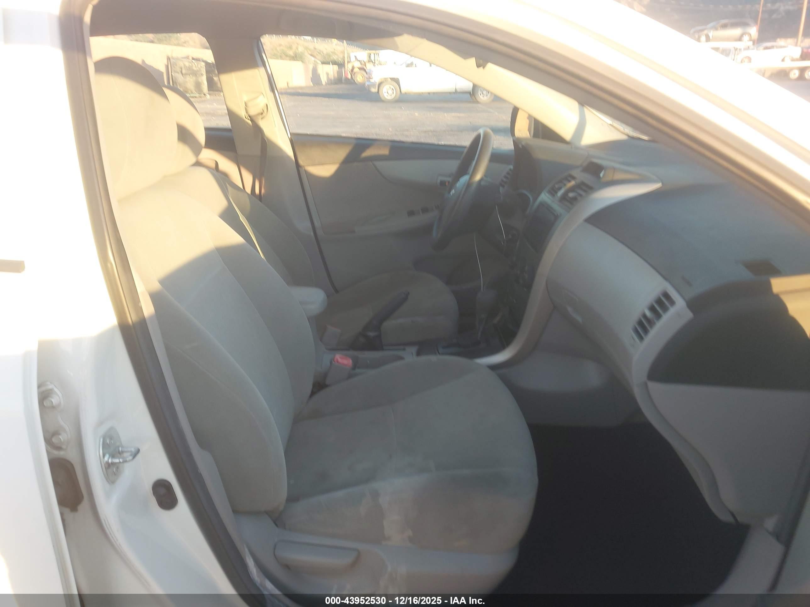 TOYOTA COROLLA image 5