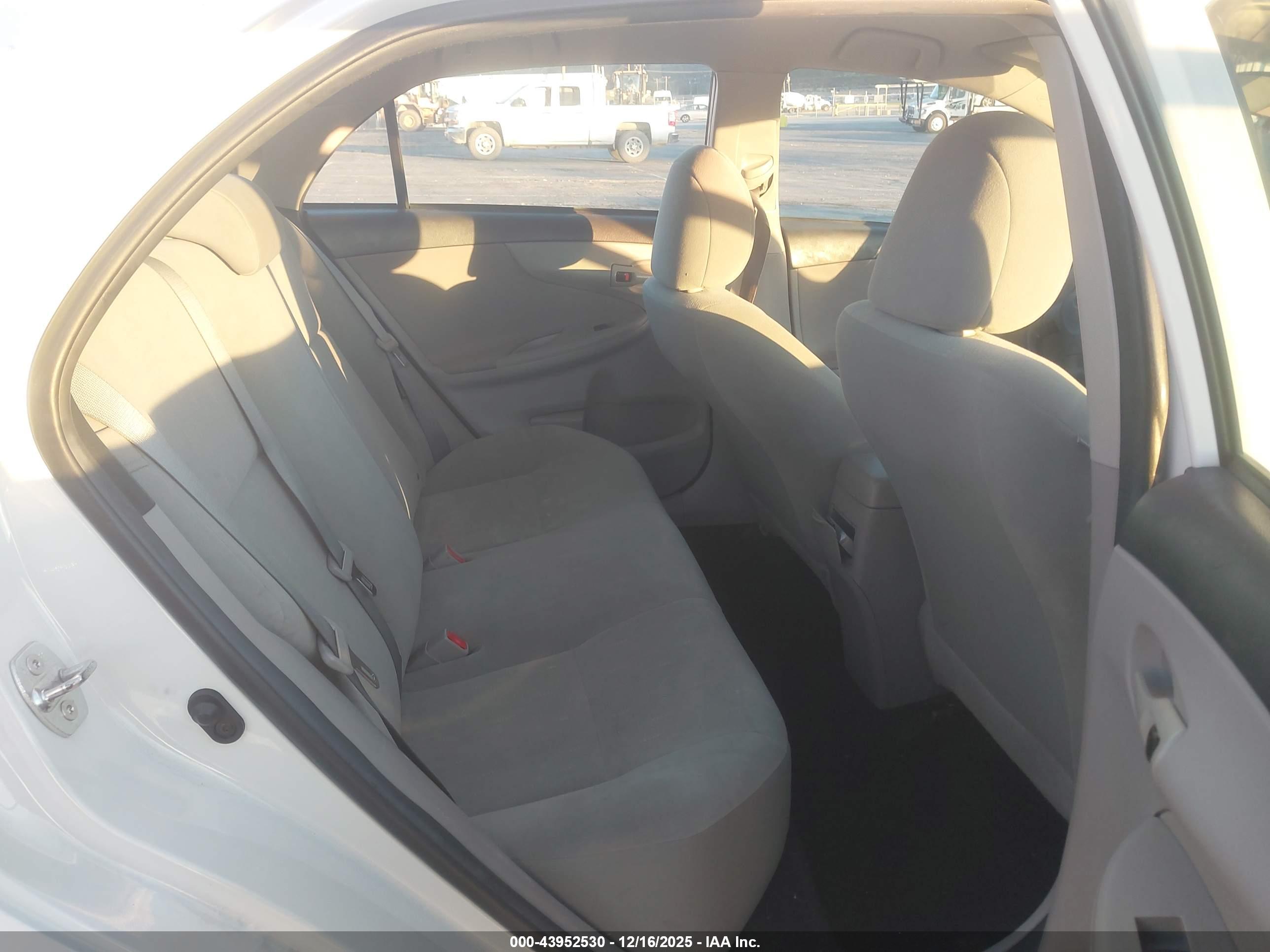 TOYOTA COROLLA image 8