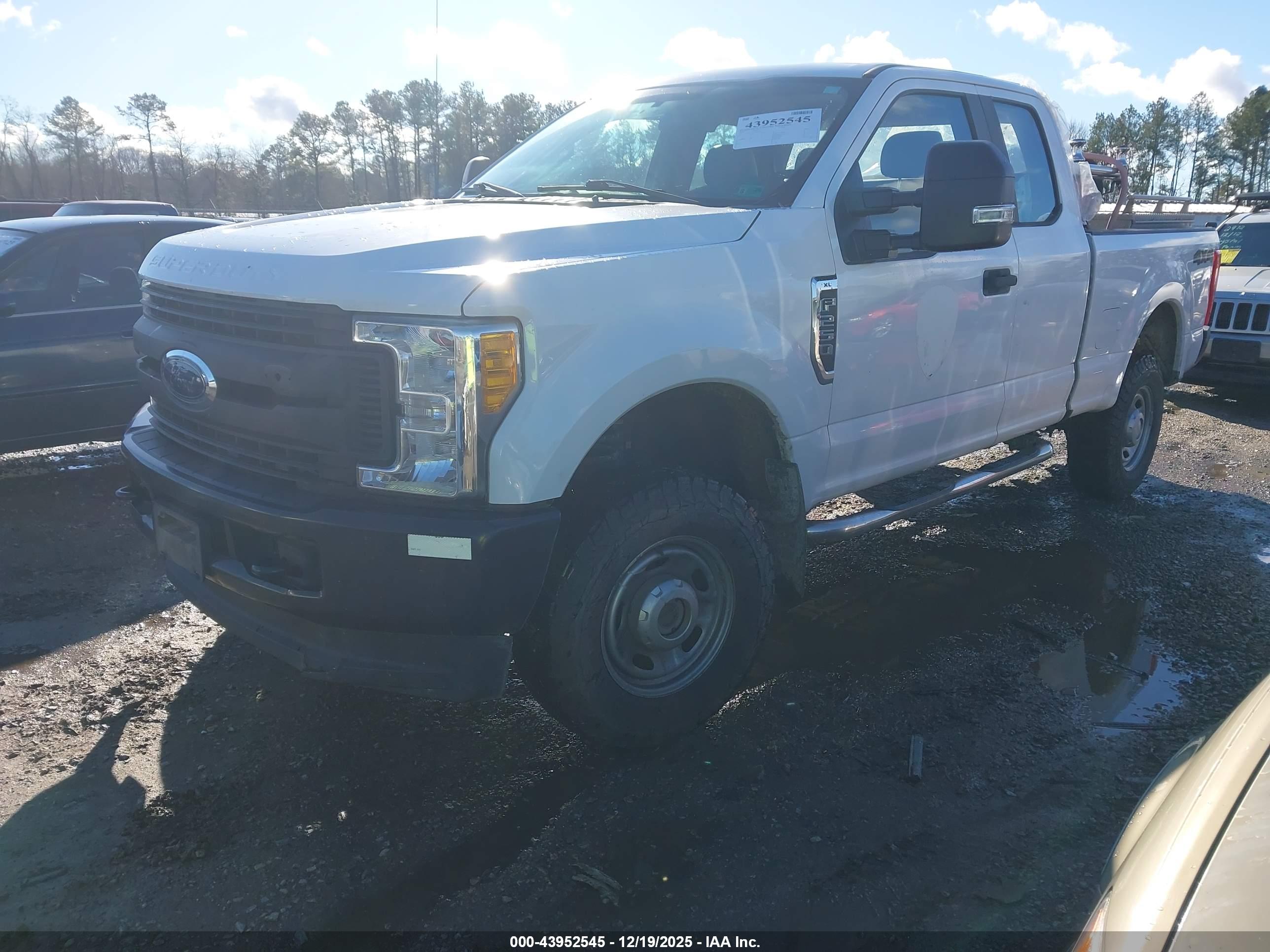 FORD F-250 image 2