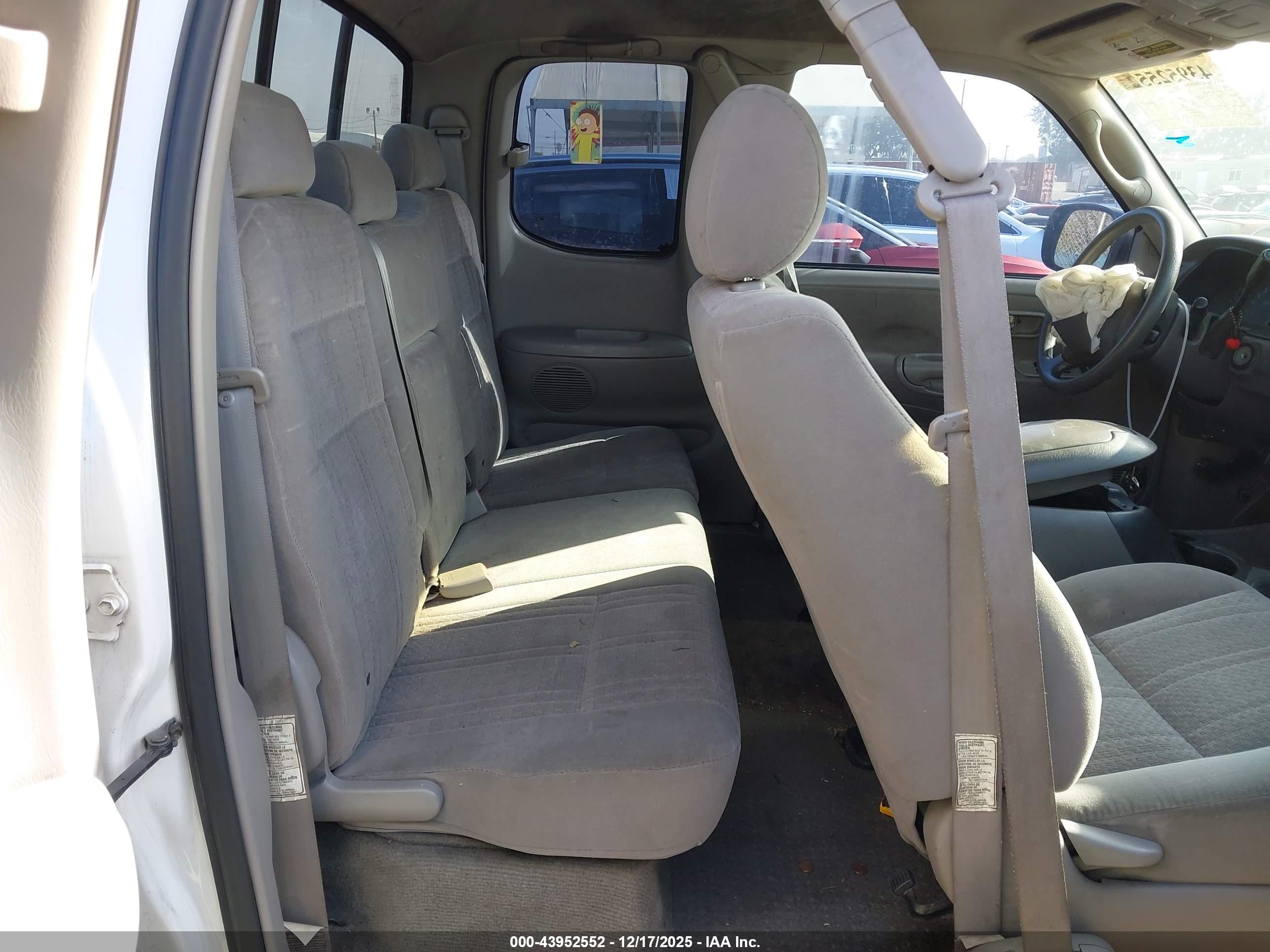 TOYOTA TUNDRA image 8
