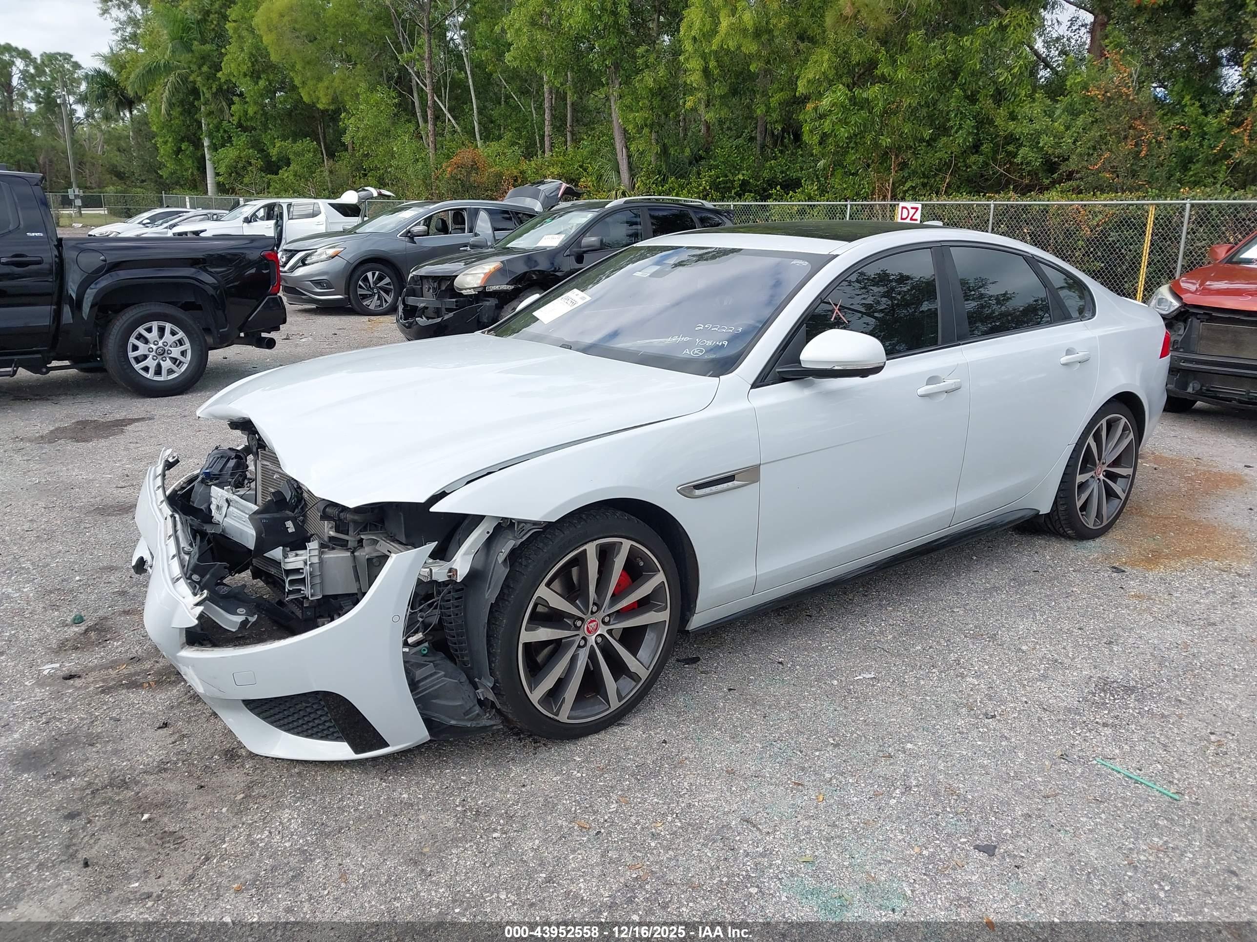 JAGUAR XF image 2