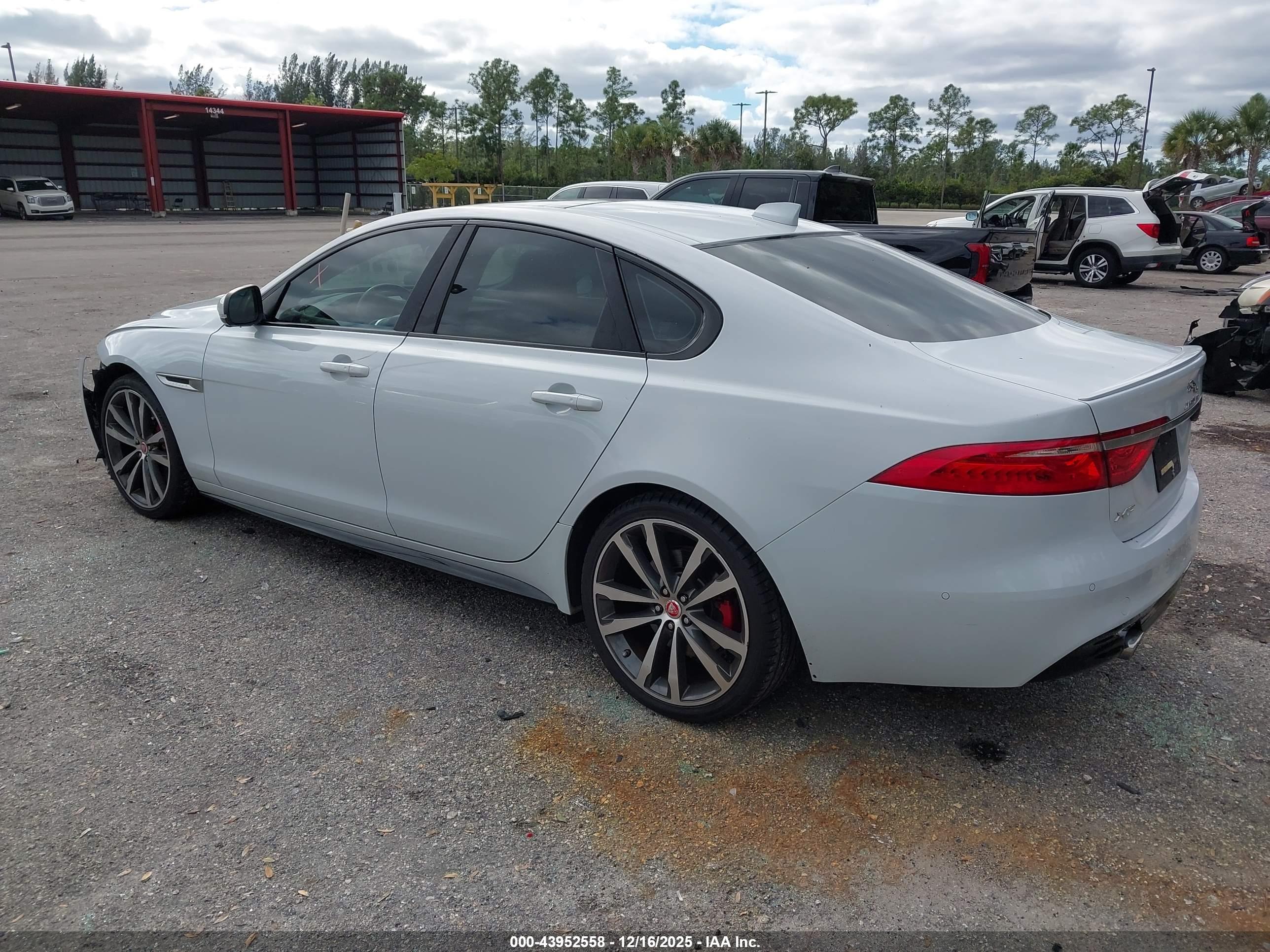 JAGUAR XF image 3