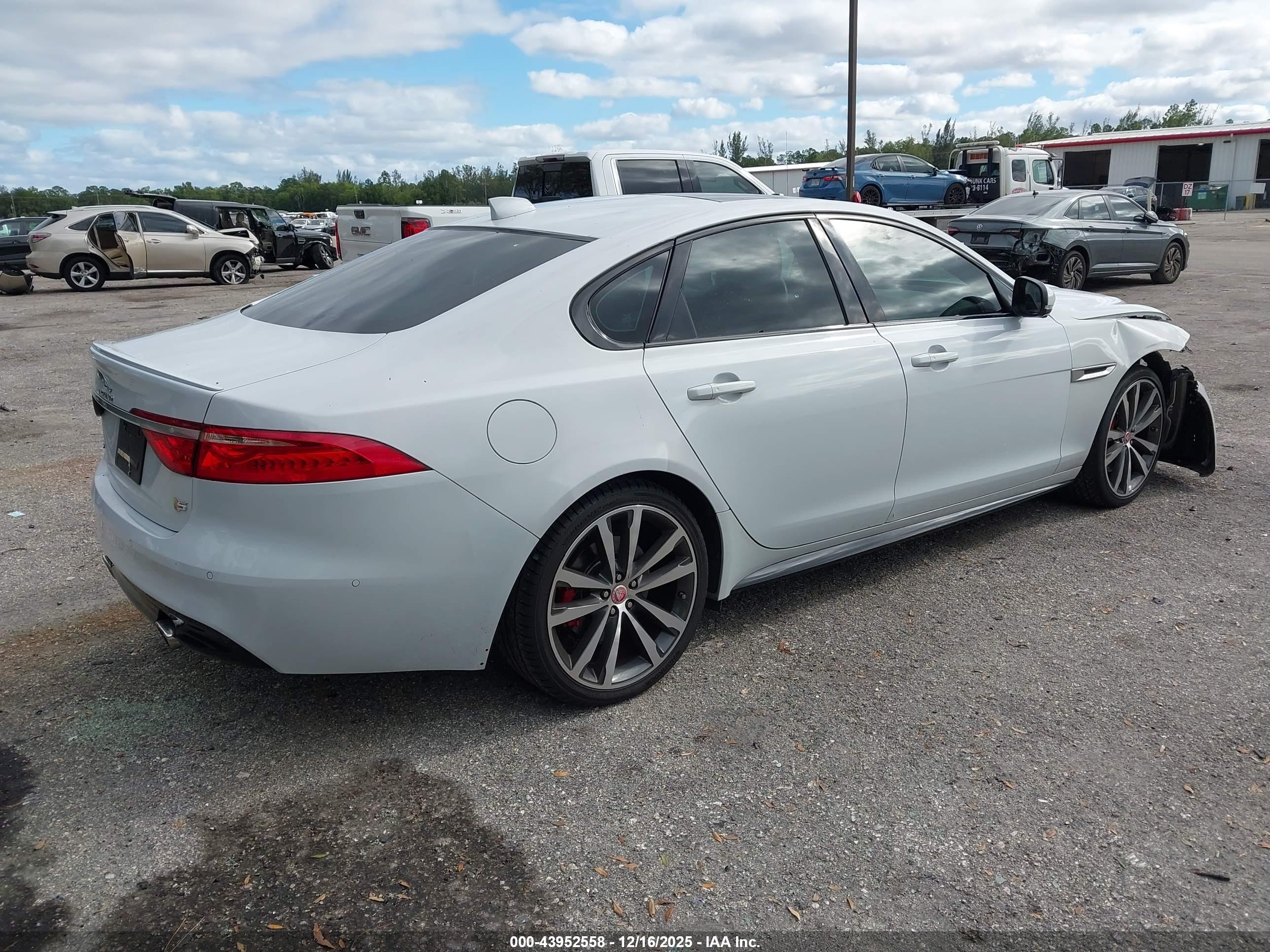 JAGUAR XF image 4