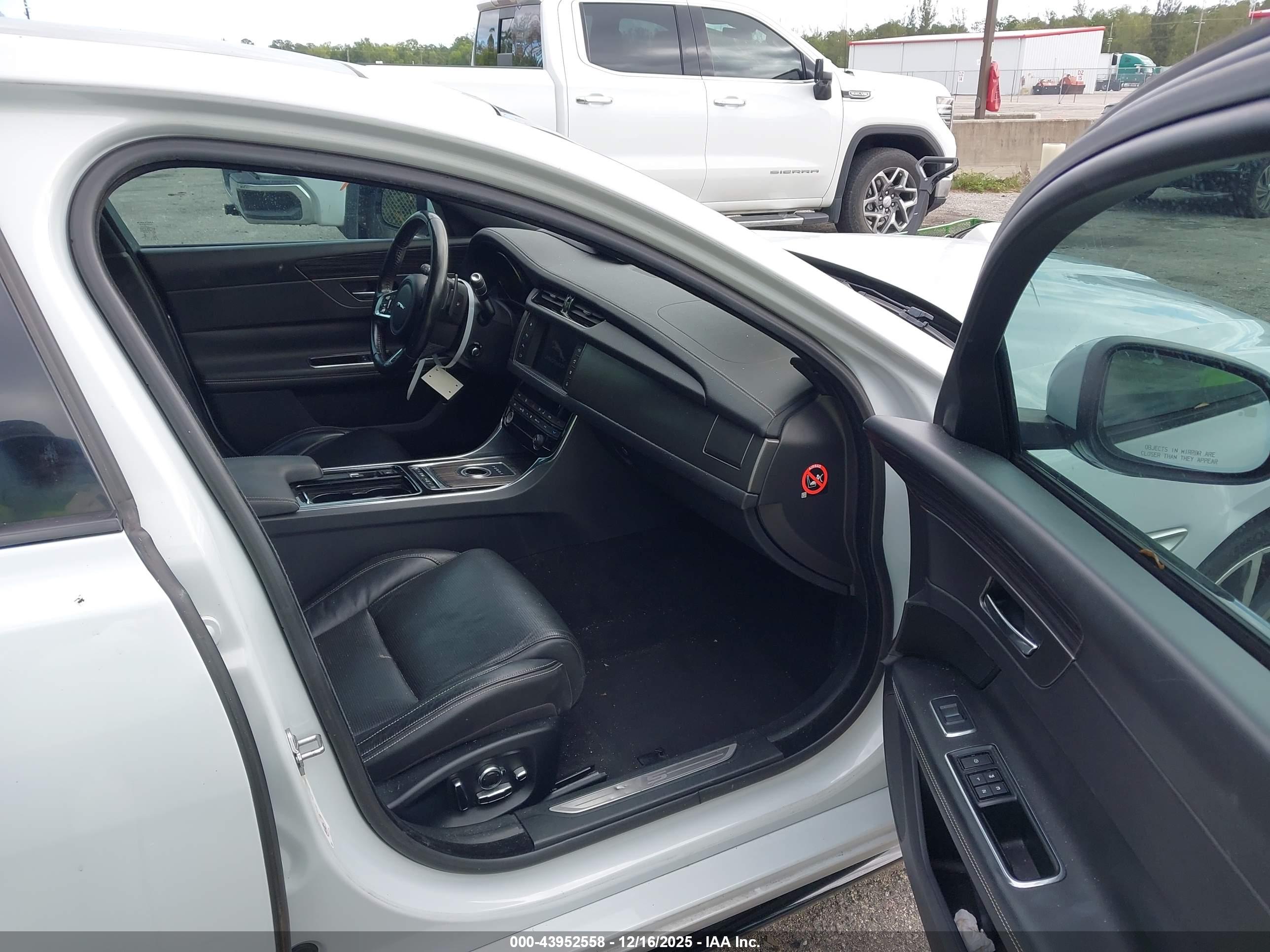 JAGUAR XF image 5