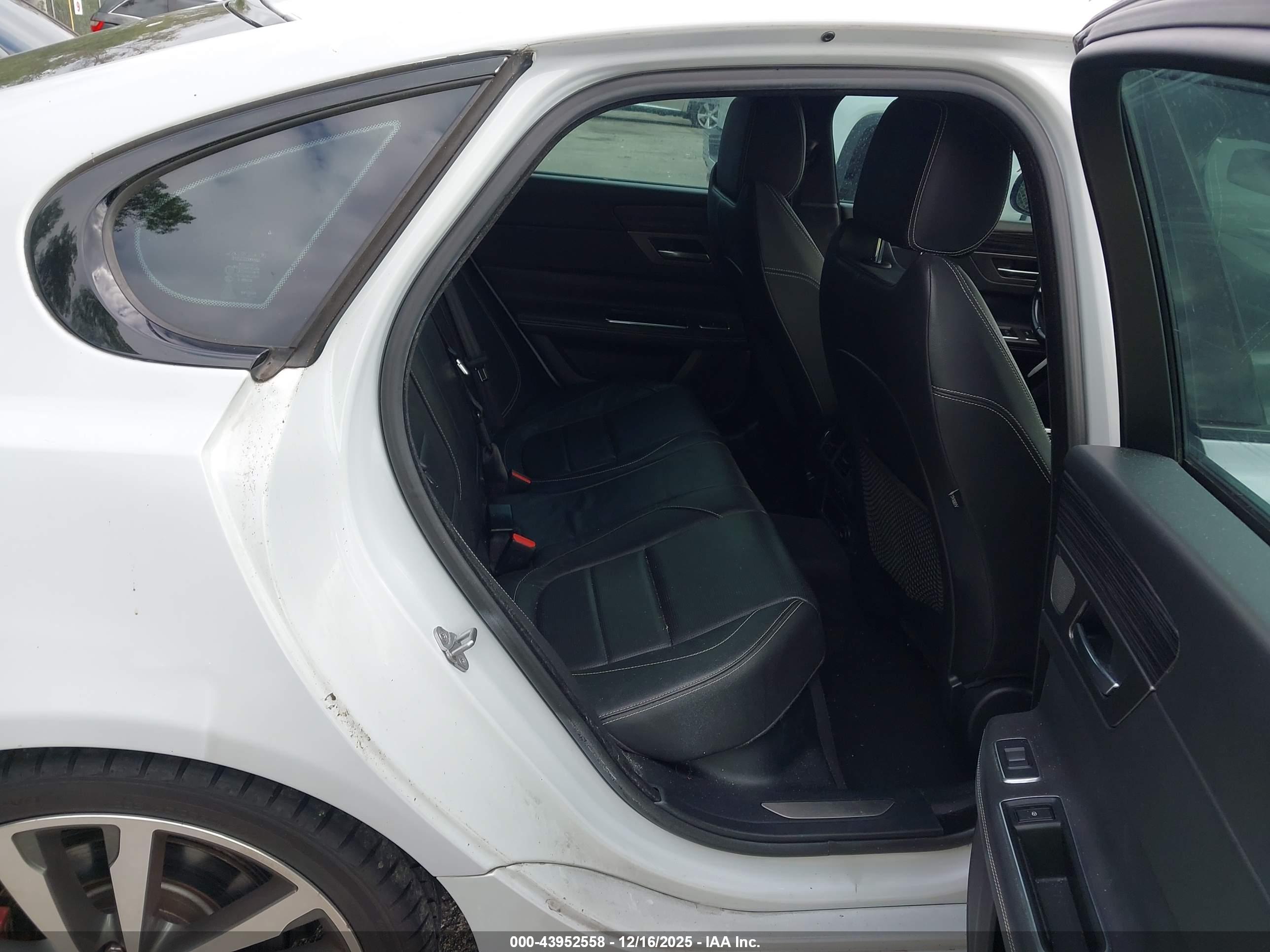 JAGUAR XF image 8