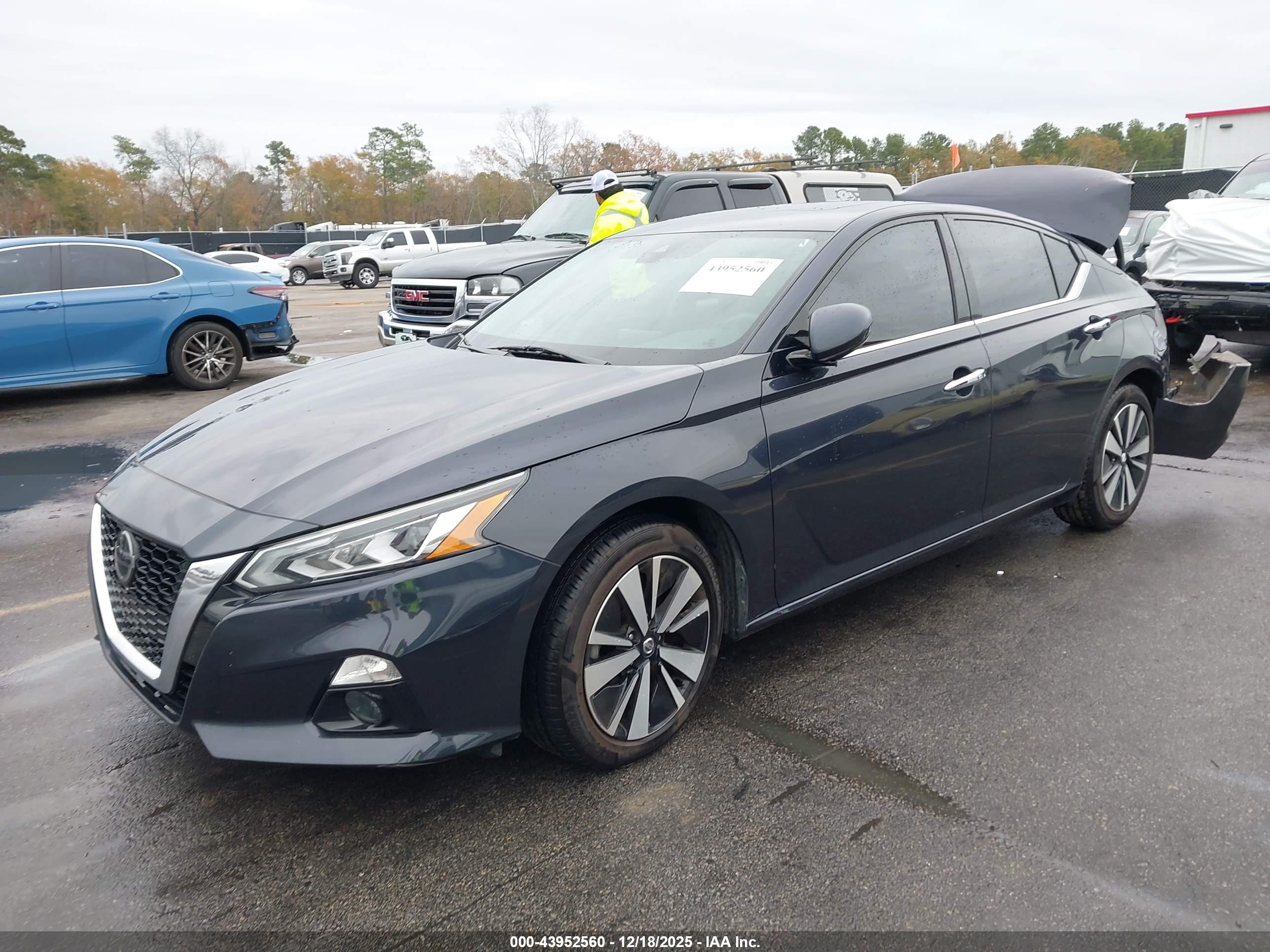 NISSAN ALTIMA image 2