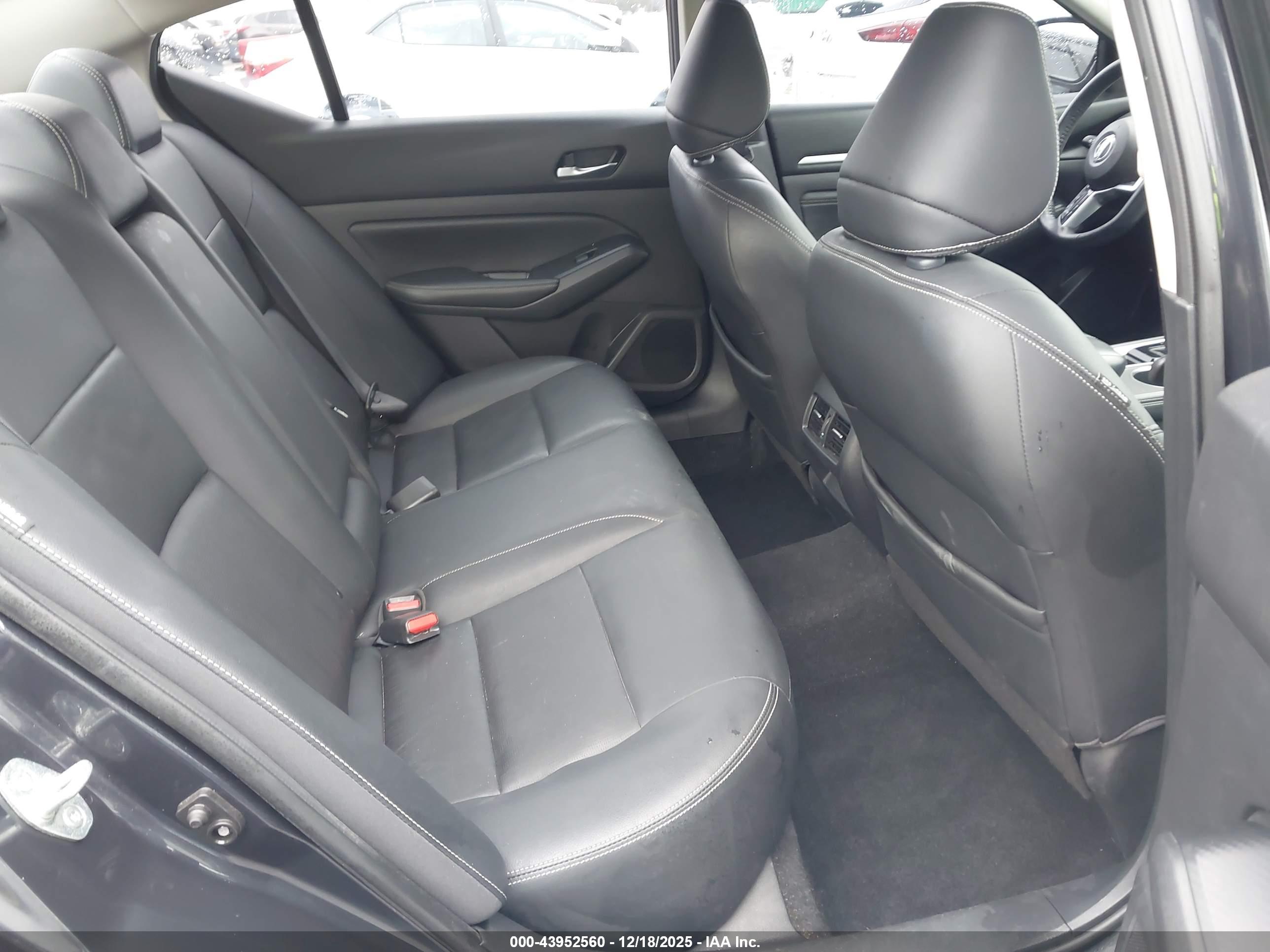 NISSAN ALTIMA image 8