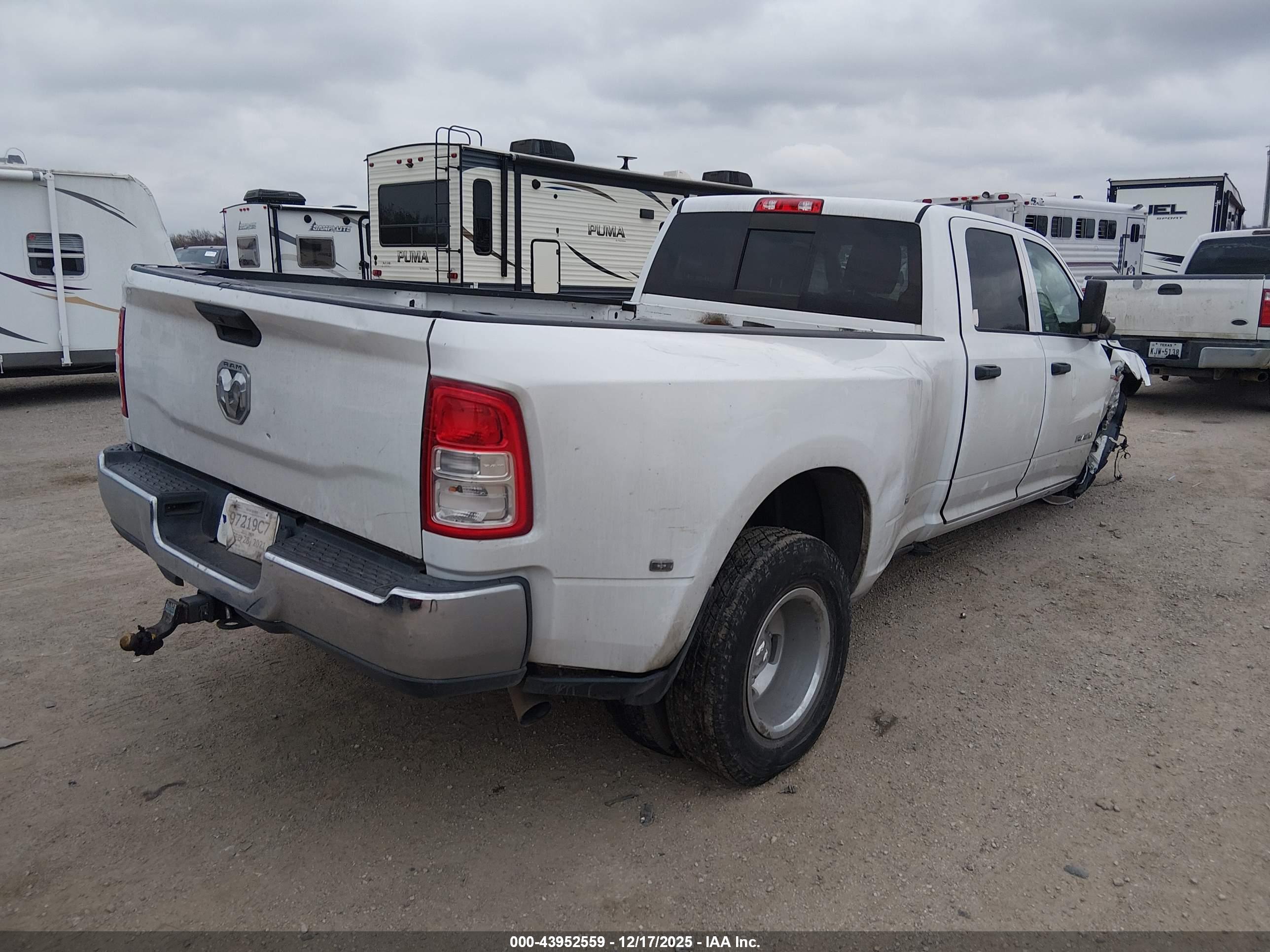 RAM 3500 image 4