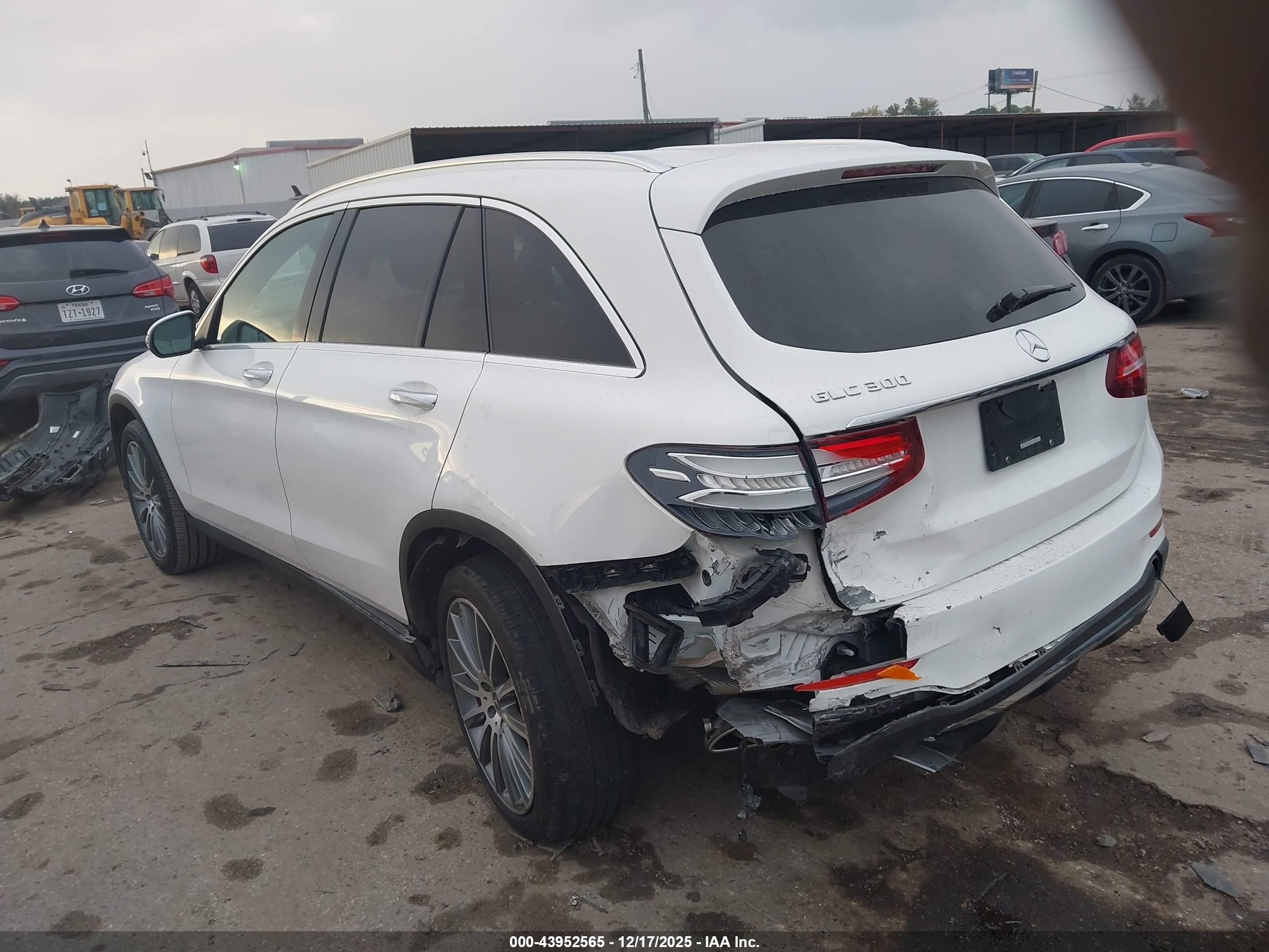 MERCEDES-BENZ GLC image 3