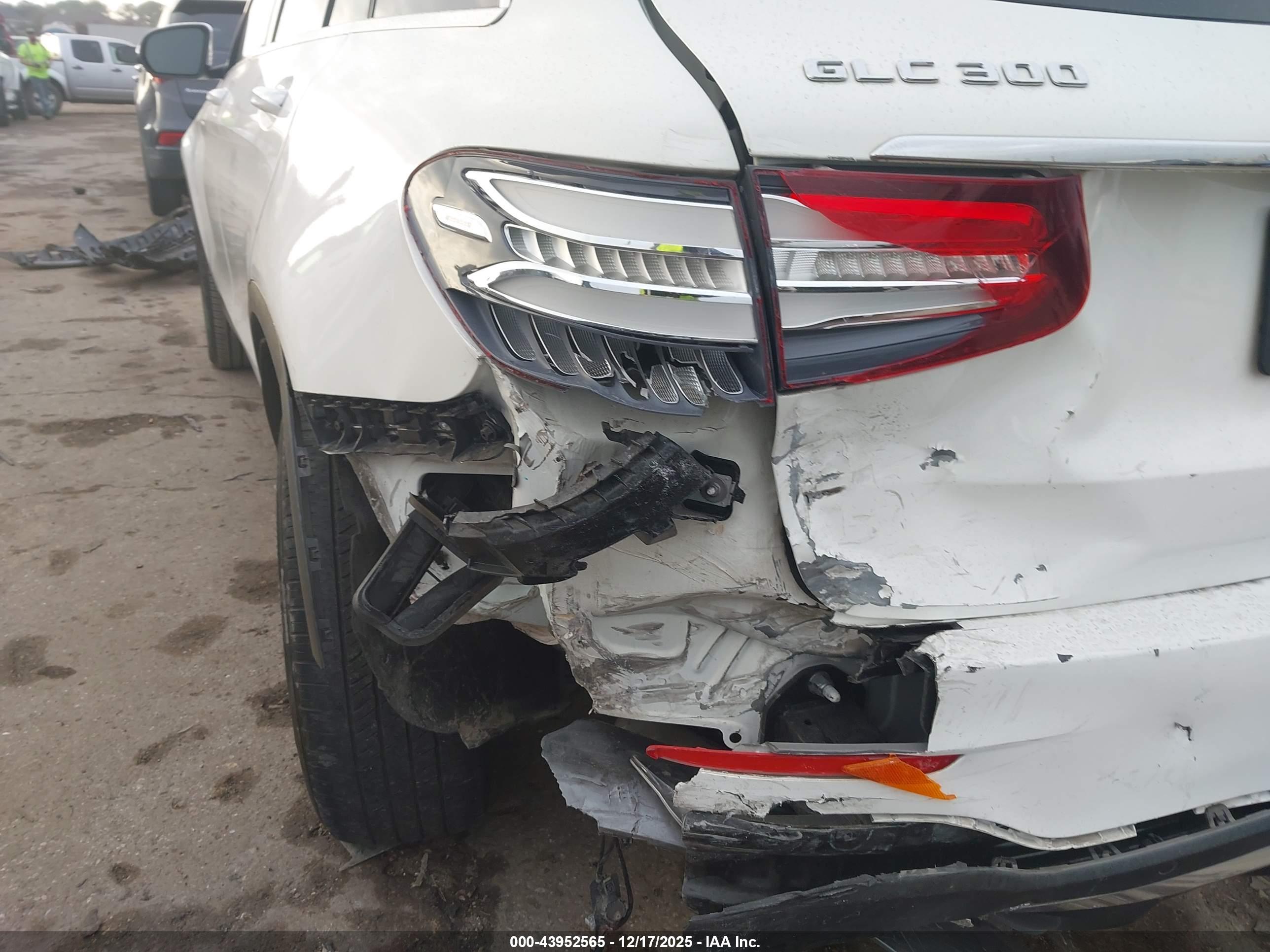 MERCEDES-BENZ GLC image 6