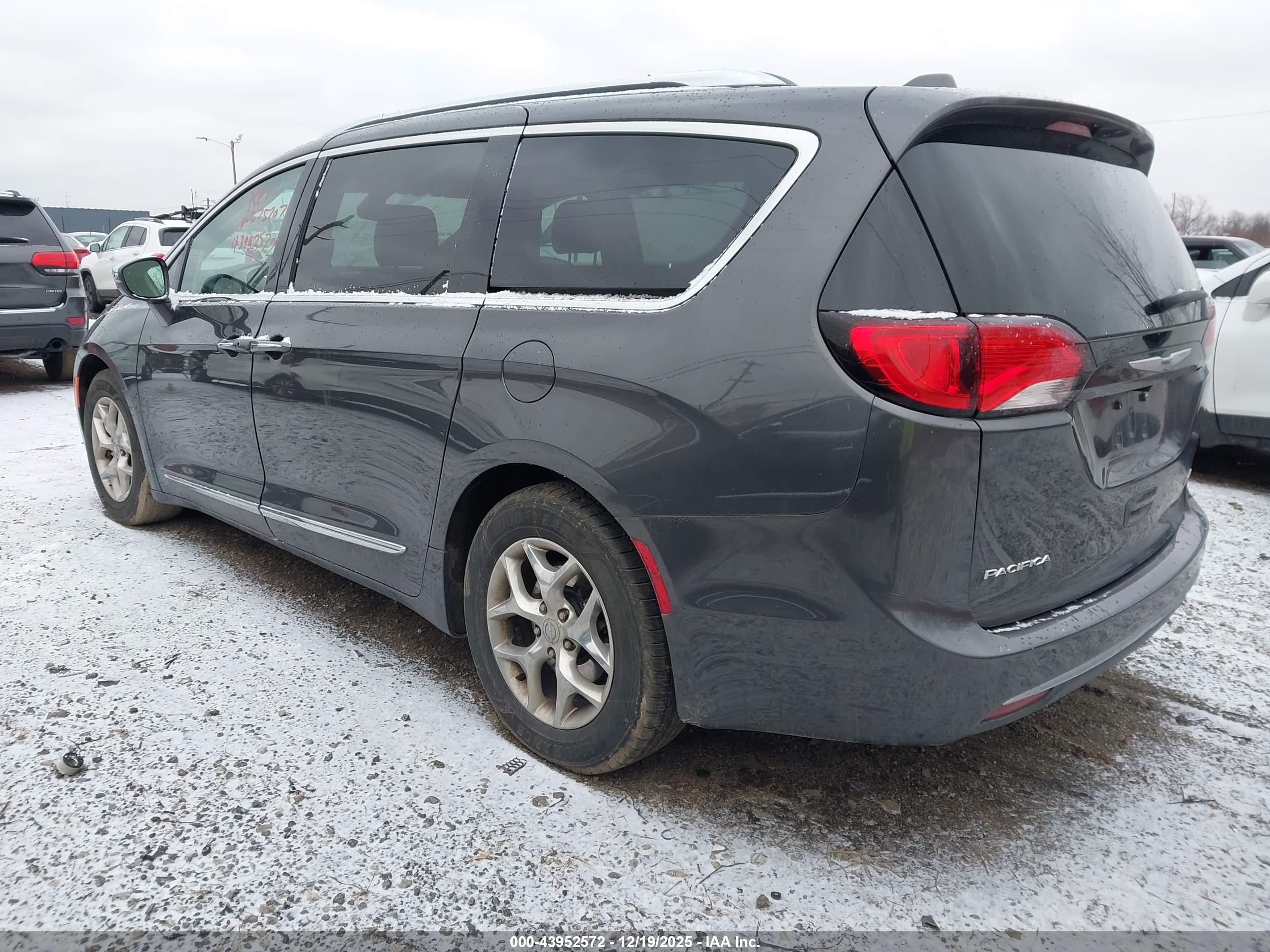 CHRYSLER PACIFICA image 3