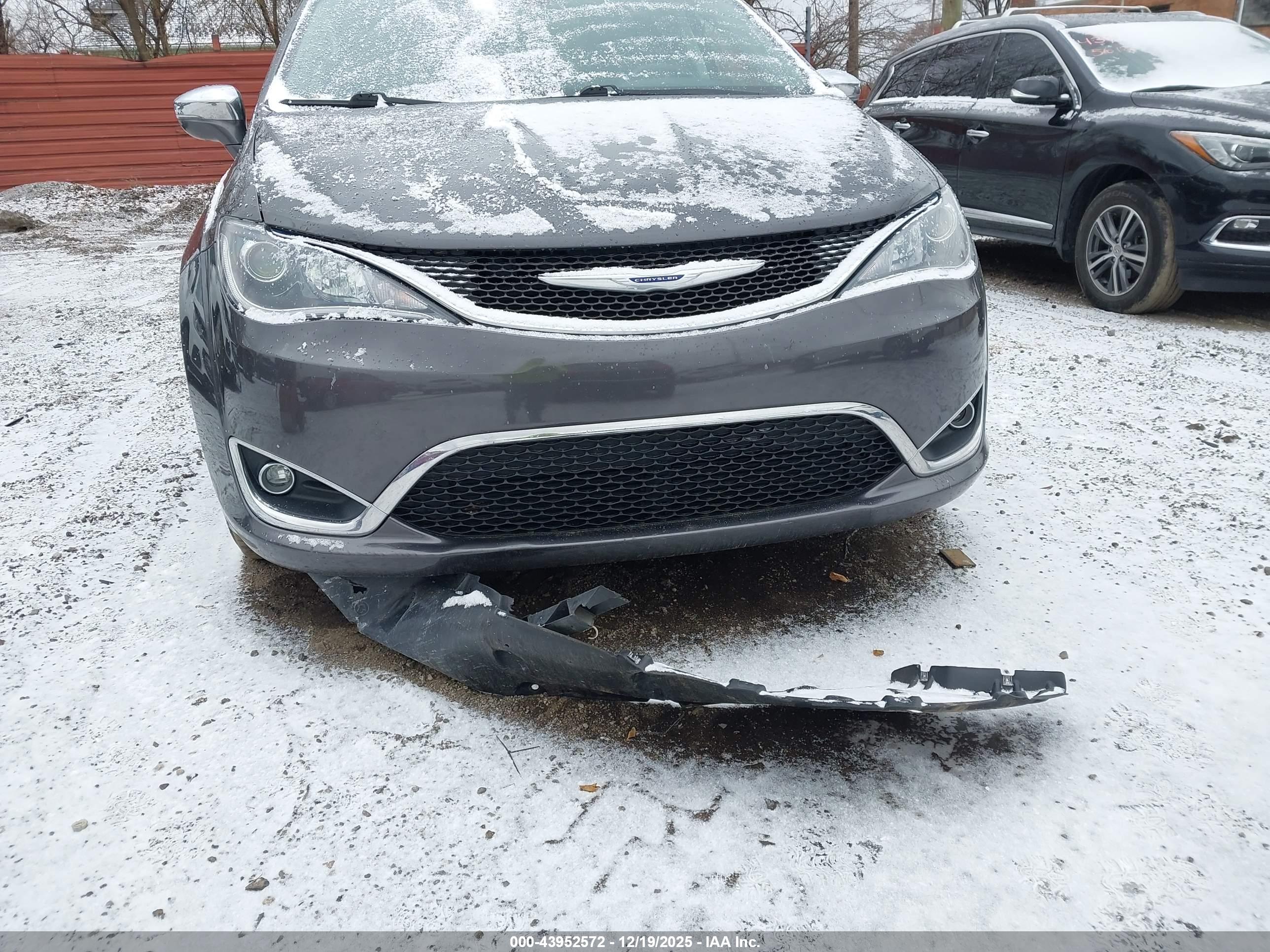 CHRYSLER PACIFICA image 6