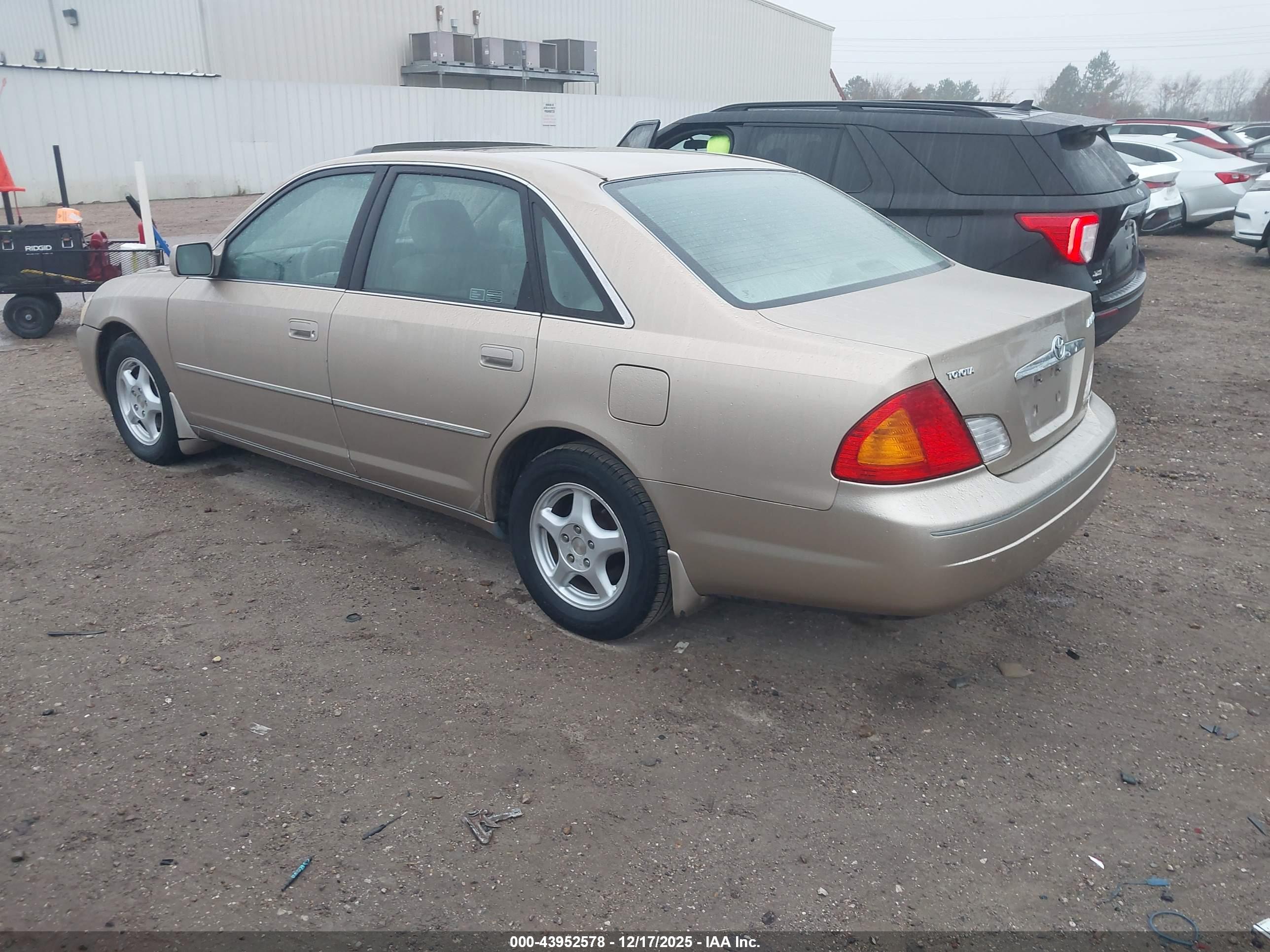 TOYOTA AVALON image 3