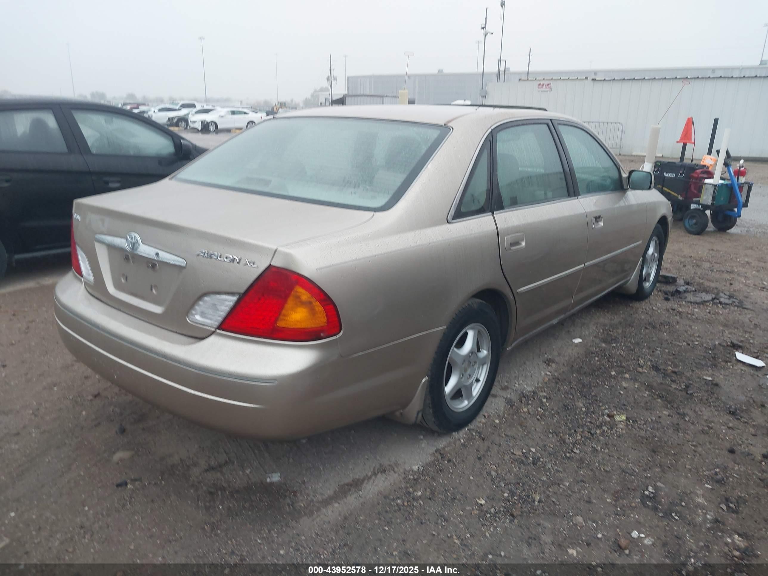 TOYOTA AVALON image 4