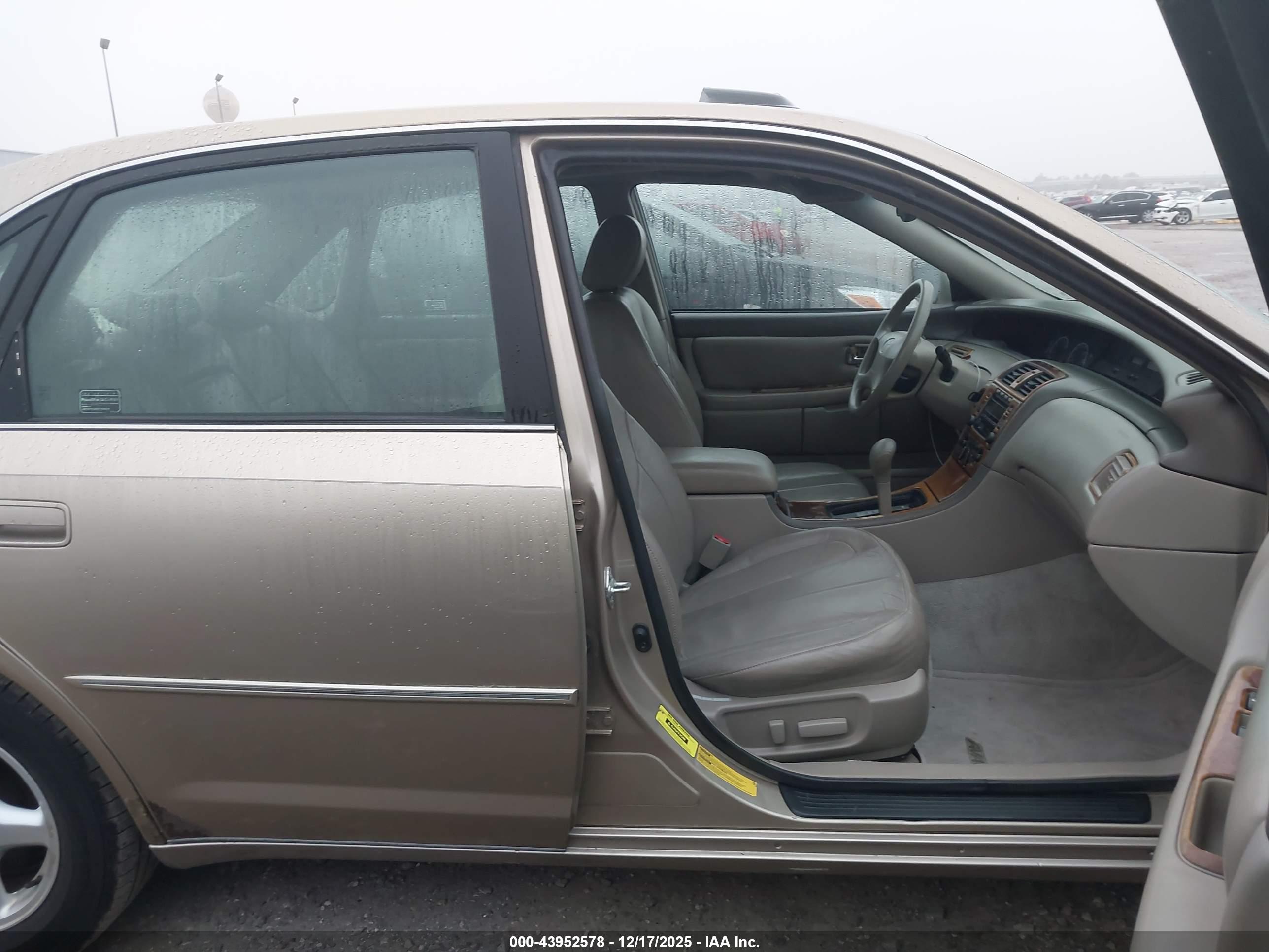 TOYOTA AVALON image 5