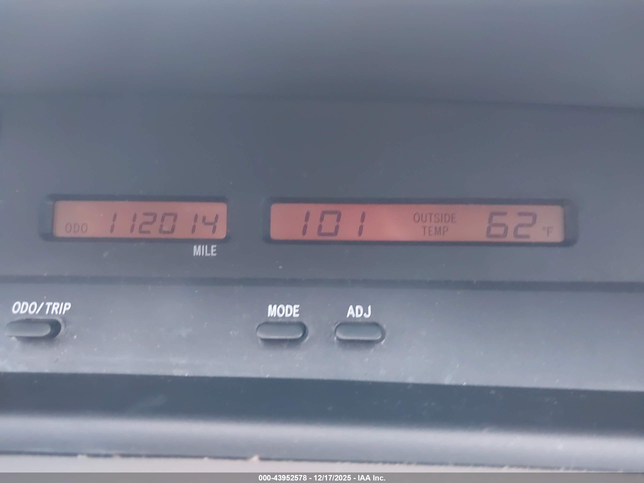 TOYOTA AVALON image 7
