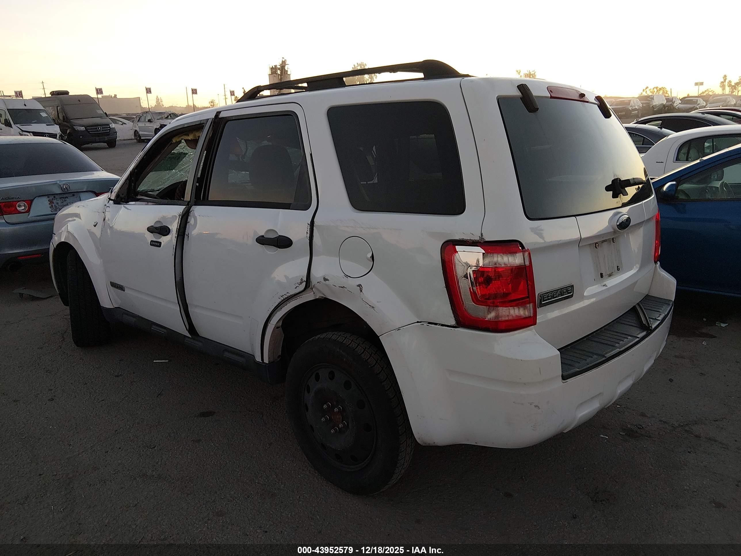 FORD ESCAPE image 3