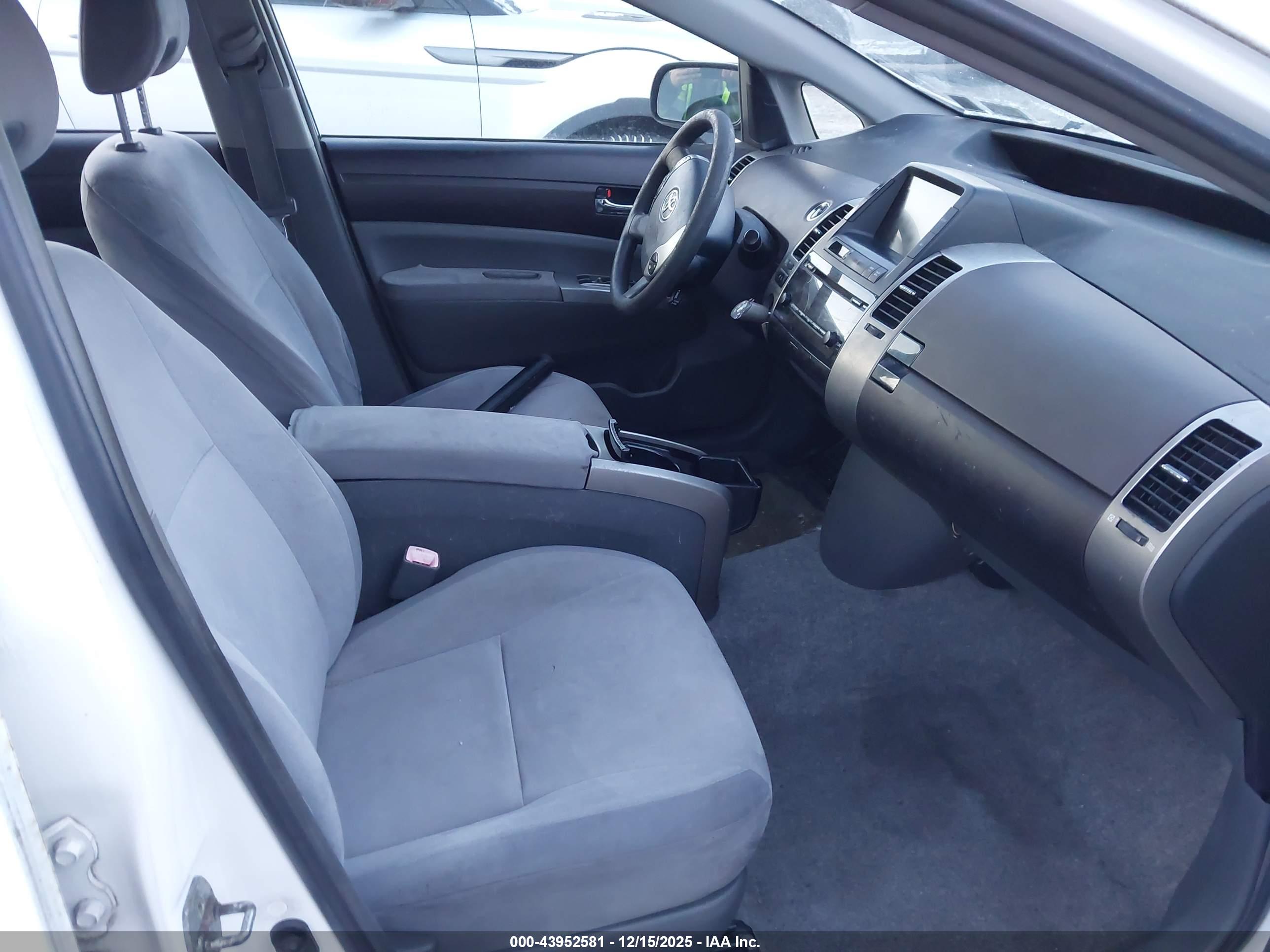 TOYOTA PRIUS image 5