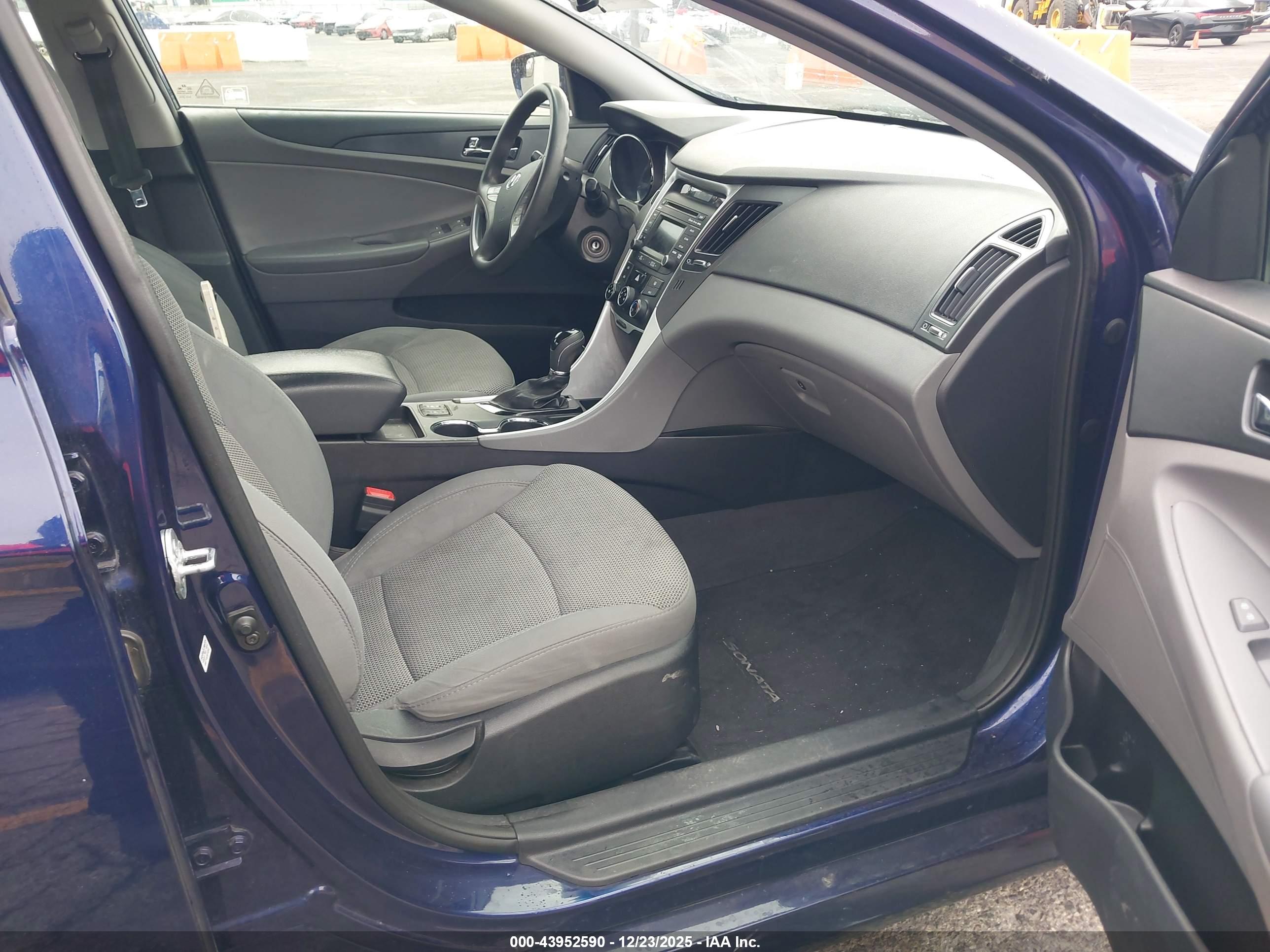 HYUNDAI SONATA image 5