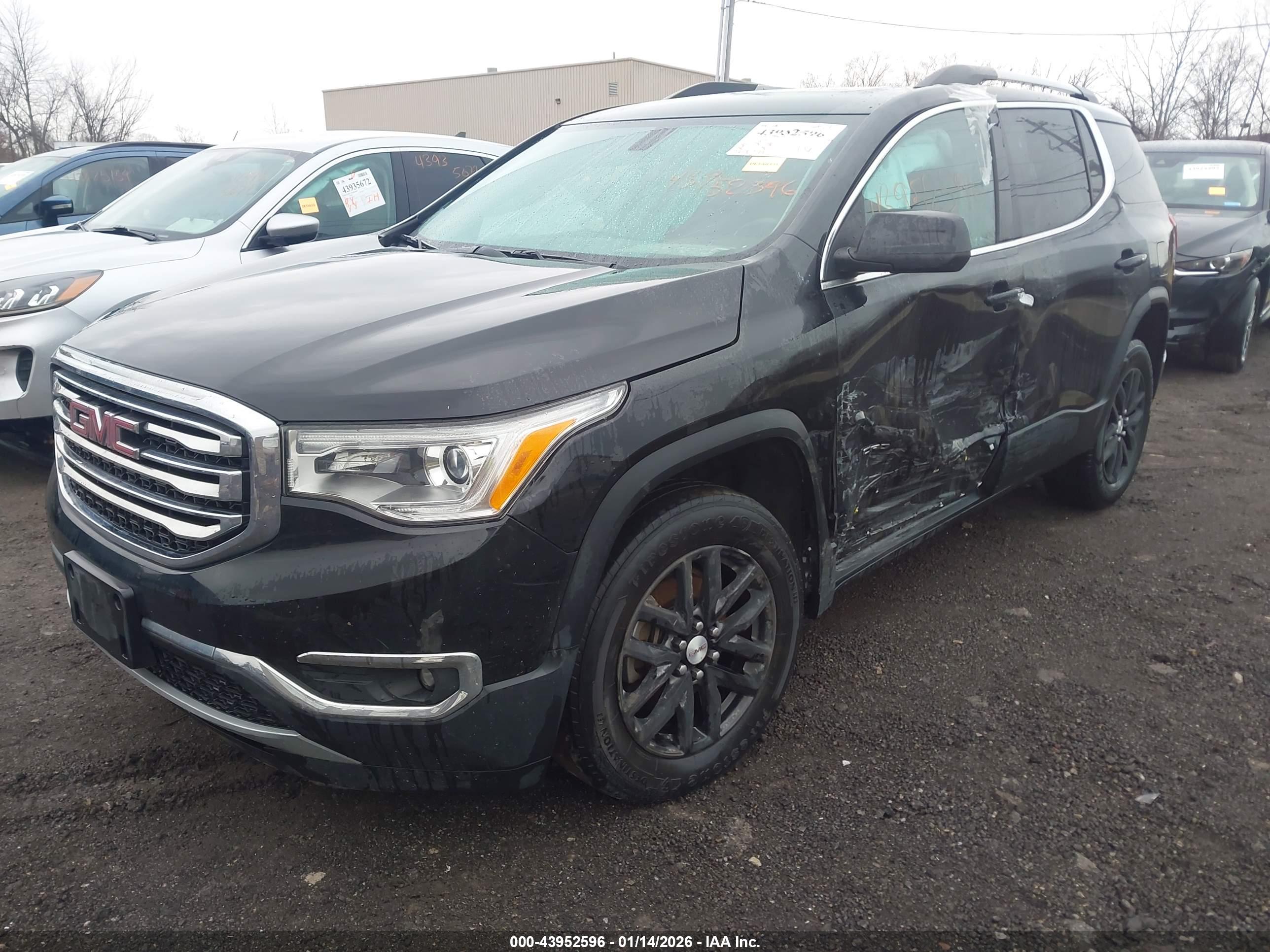 GMC ACADIA image 2