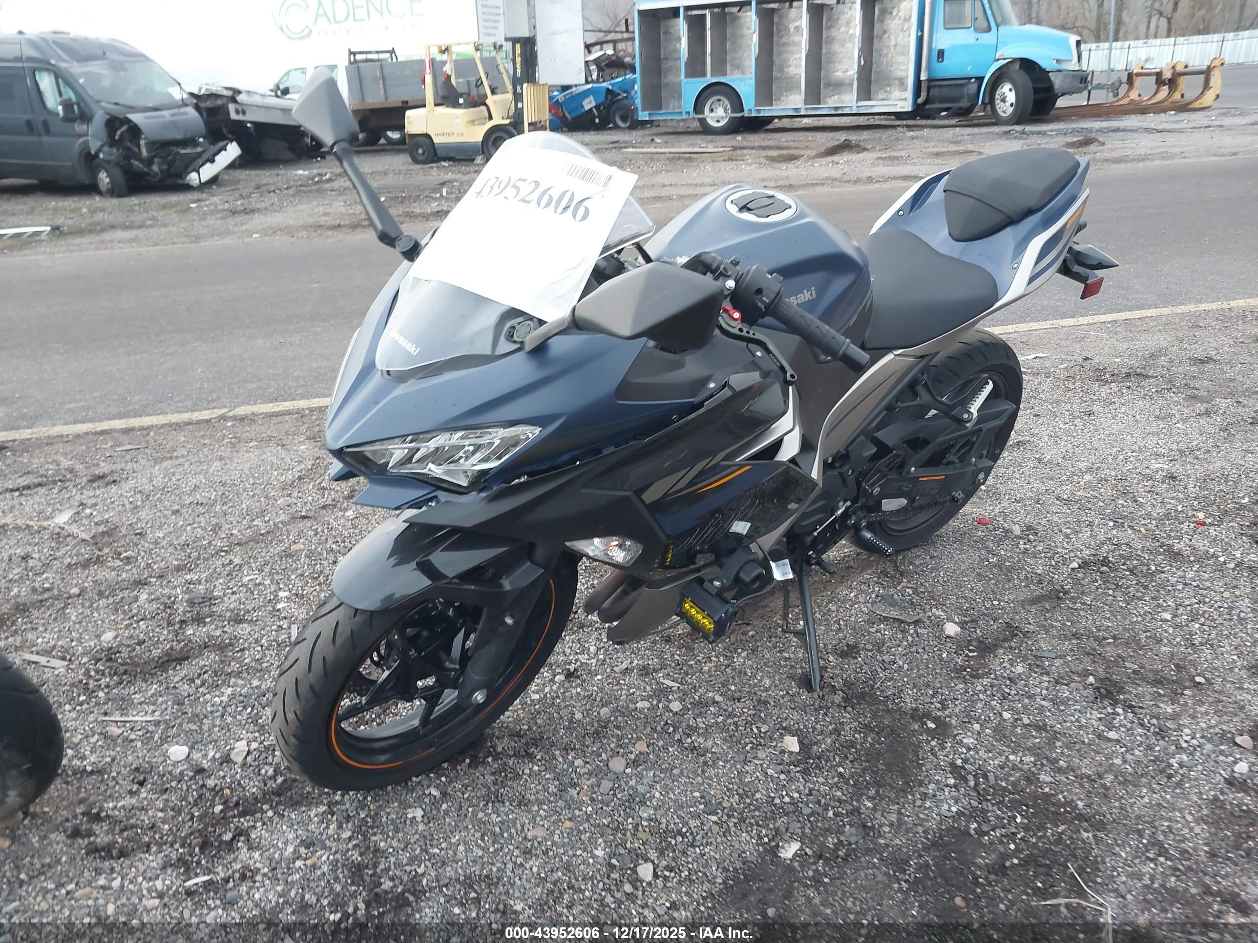 KAWASAKI EX400 image 2