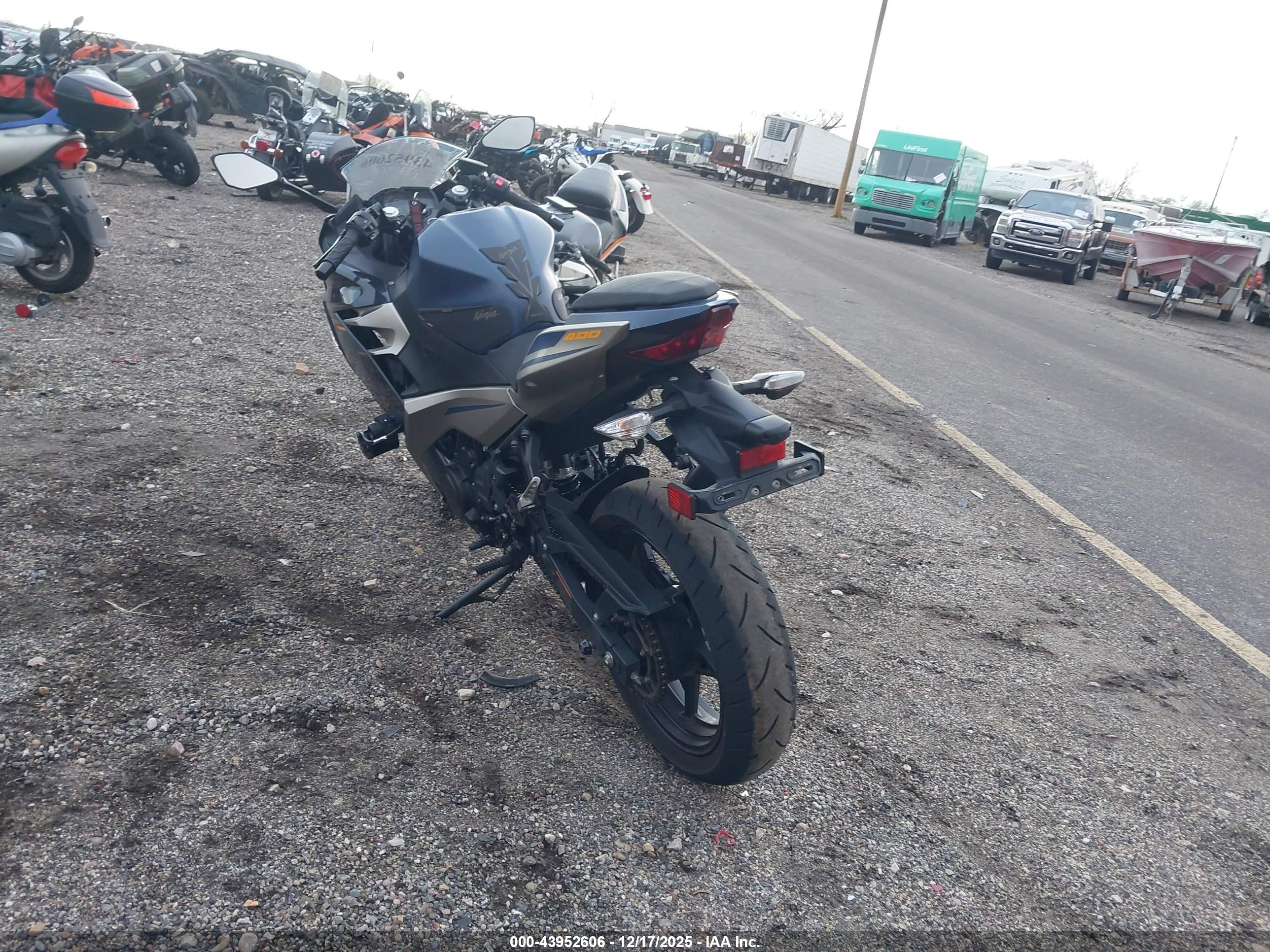 KAWASAKI EX400 image 3