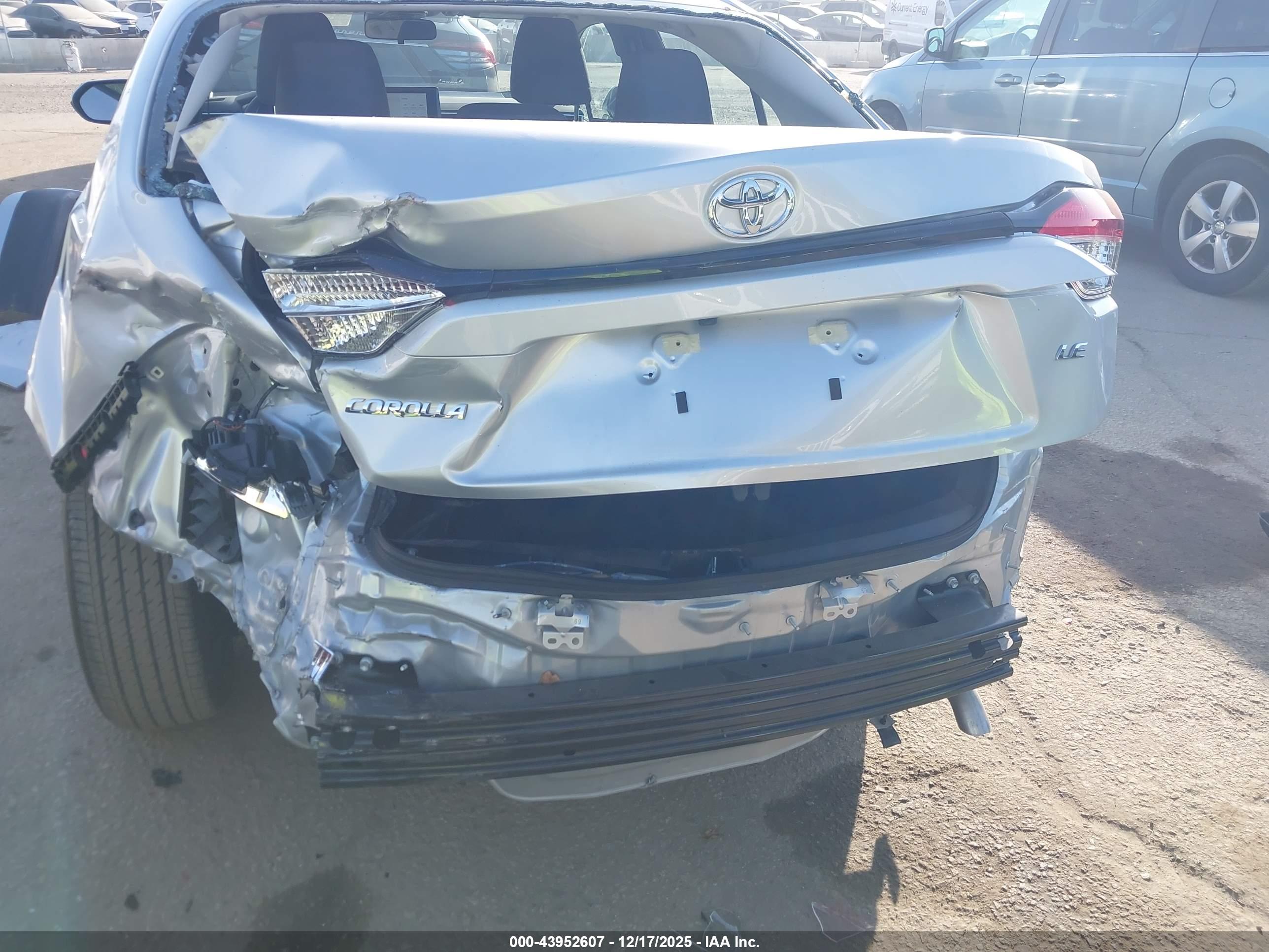 TOYOTA COROLLA image 6