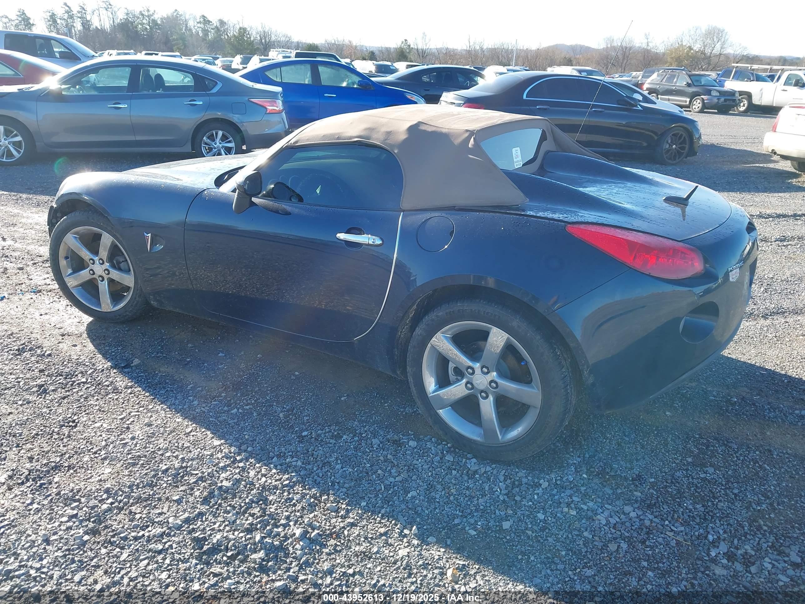 PONTIAC SOLSTICE image 3