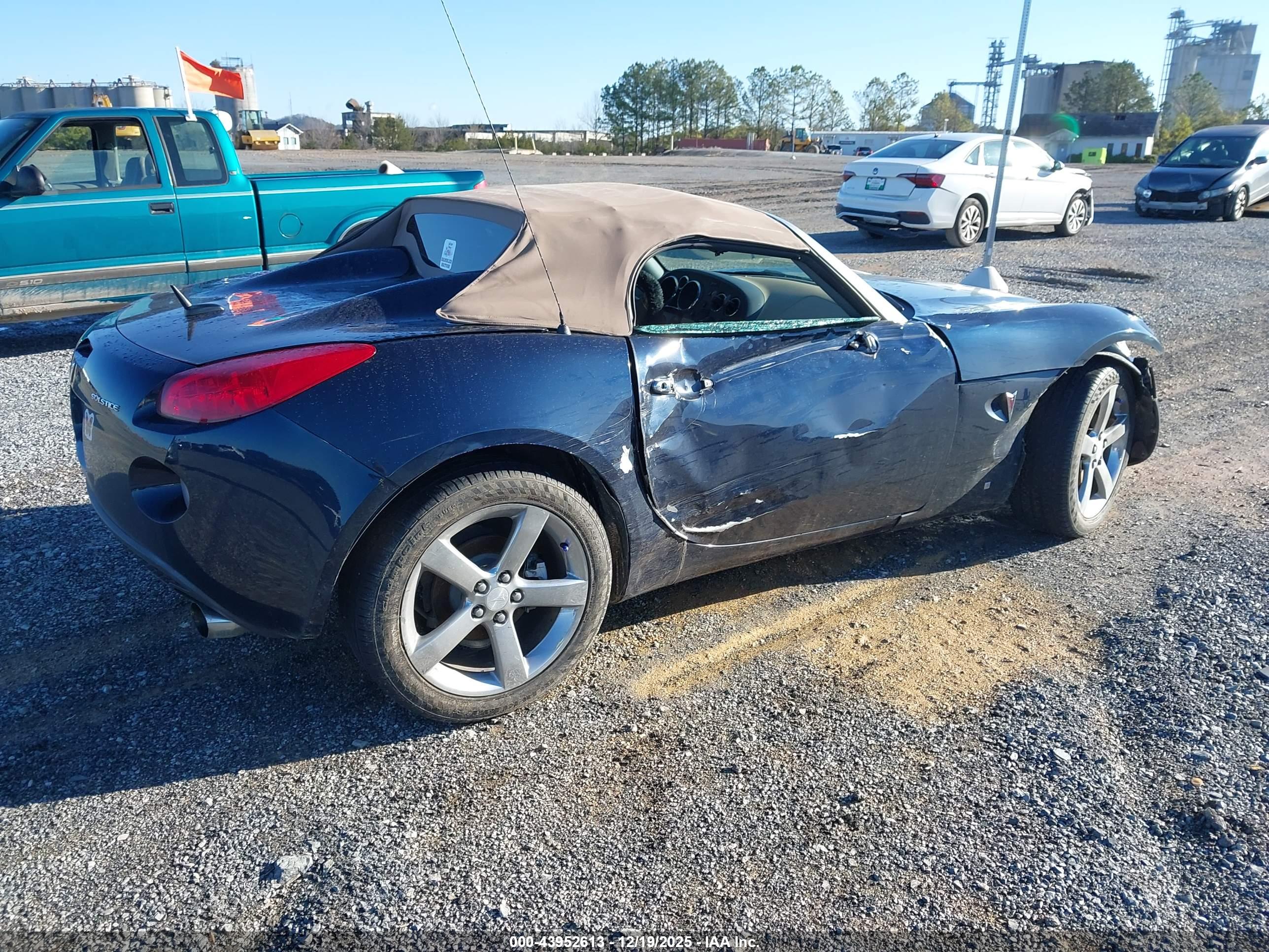 PONTIAC SOLSTICE image 4