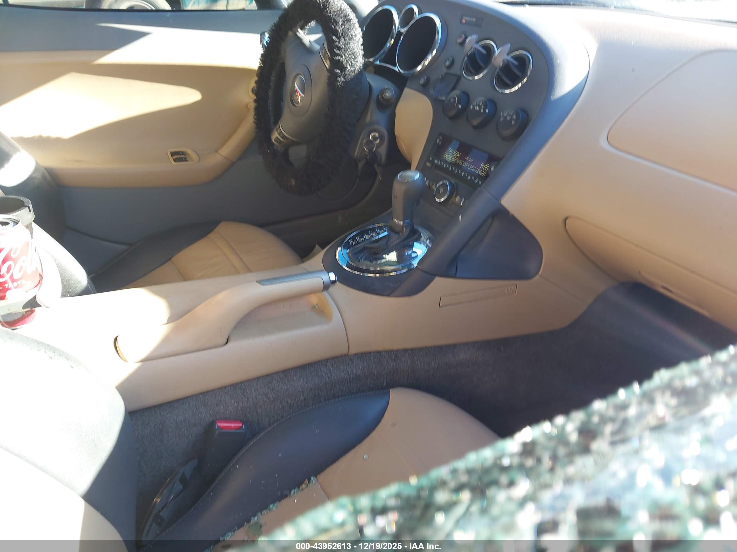 PONTIAC SOLSTICE image 8