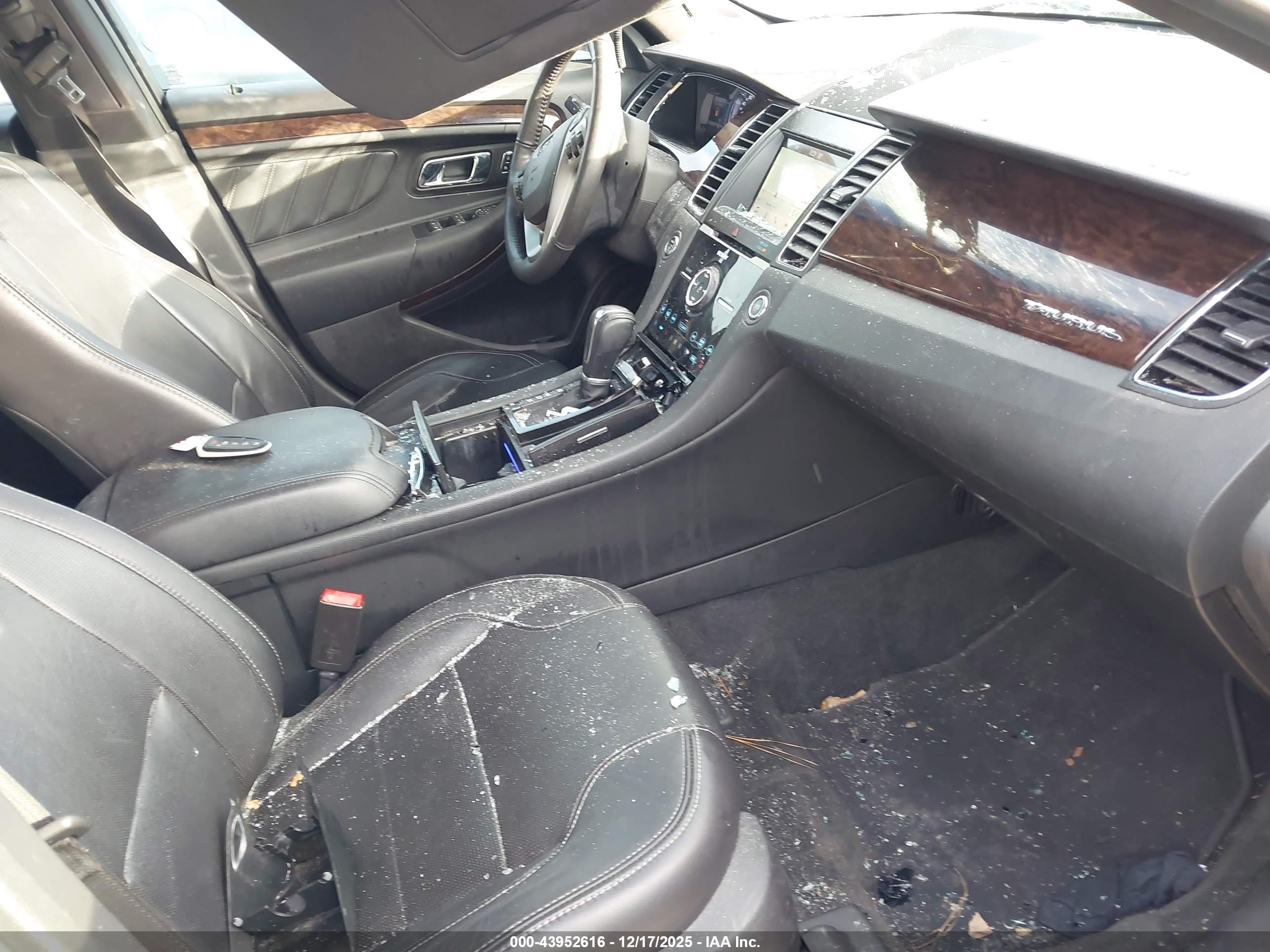 FORD TAURUS image 5