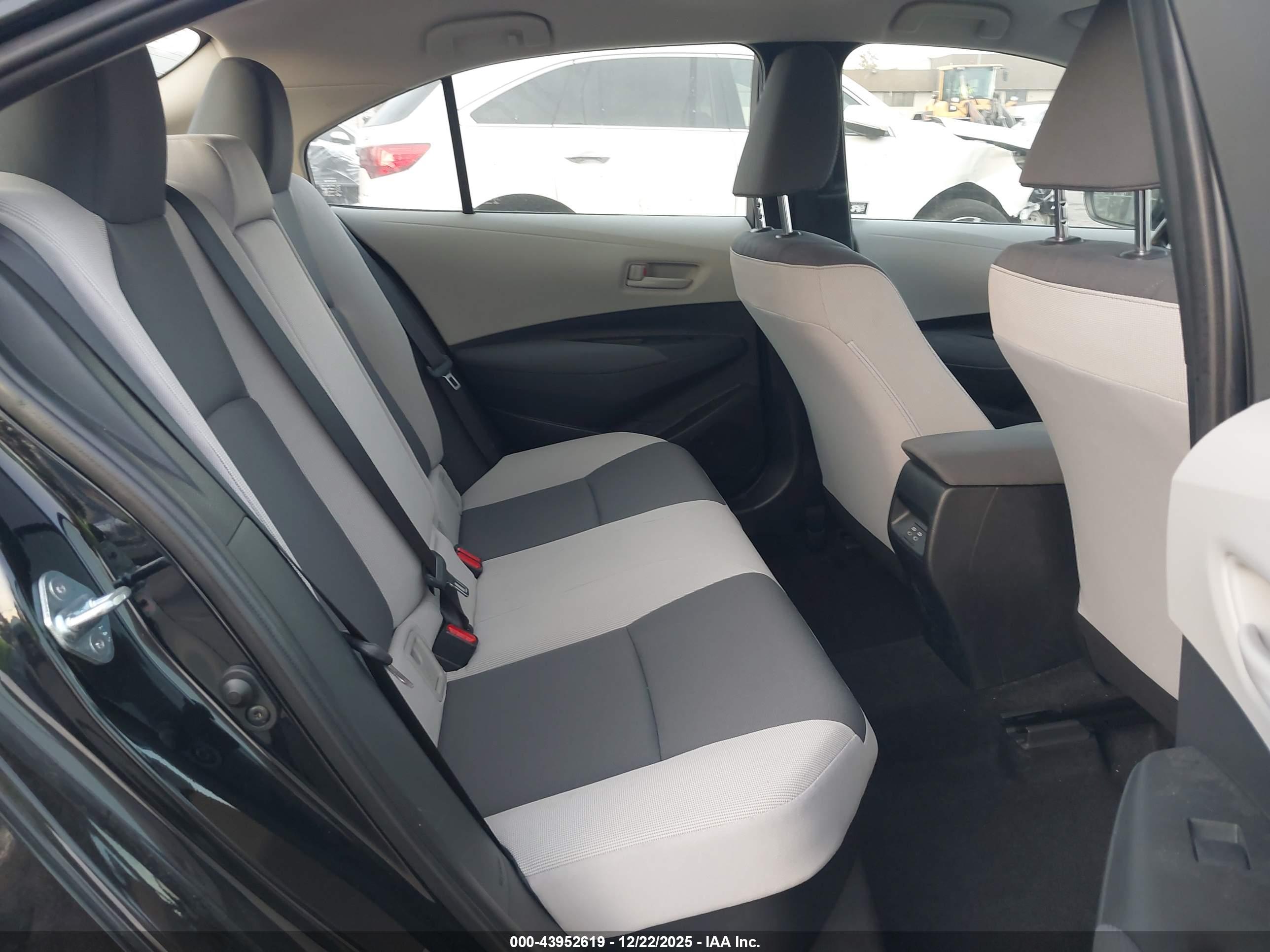 TOYOTA COROLLA image 8