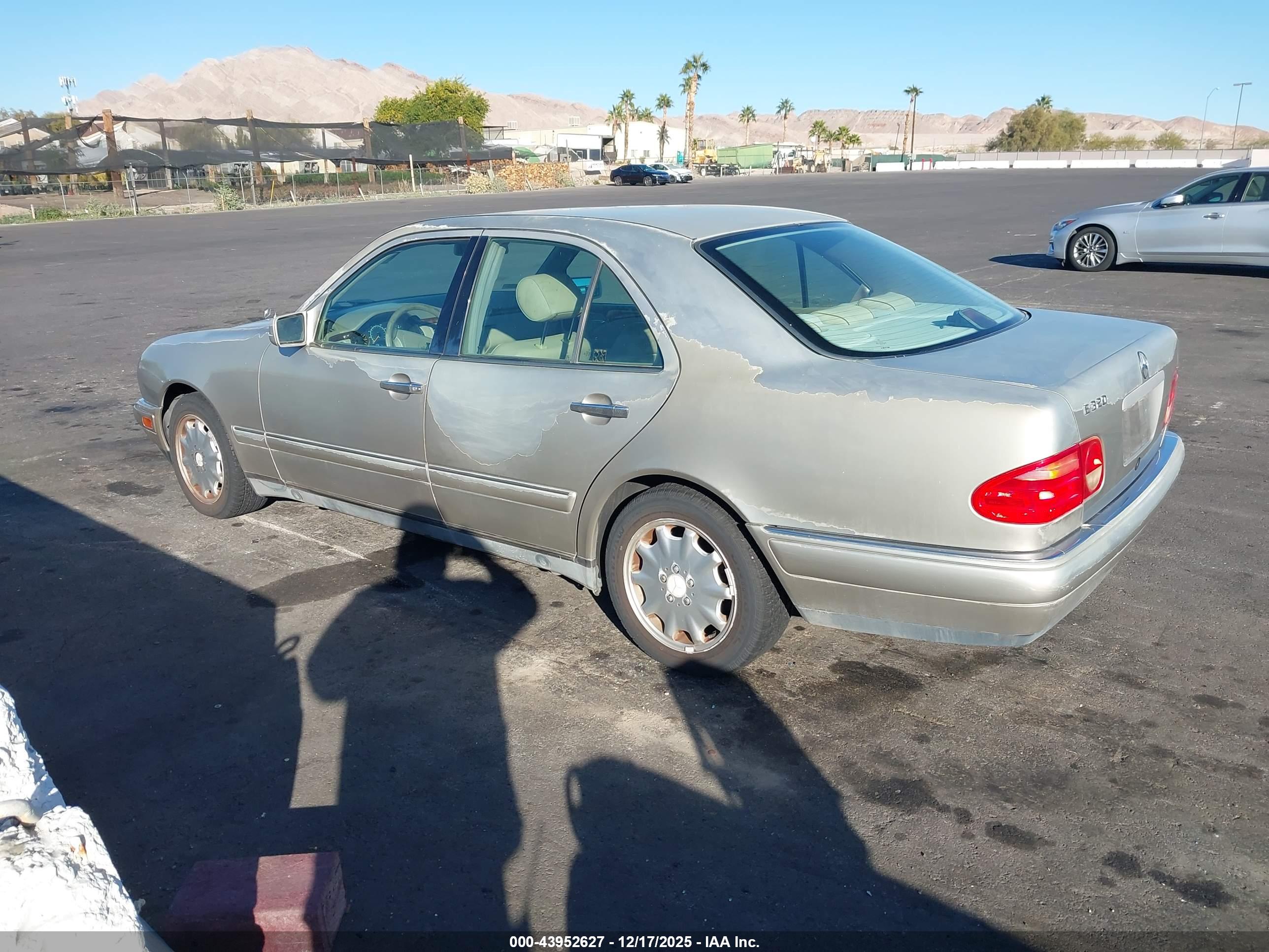 MERCEDES-BENZ E image 3