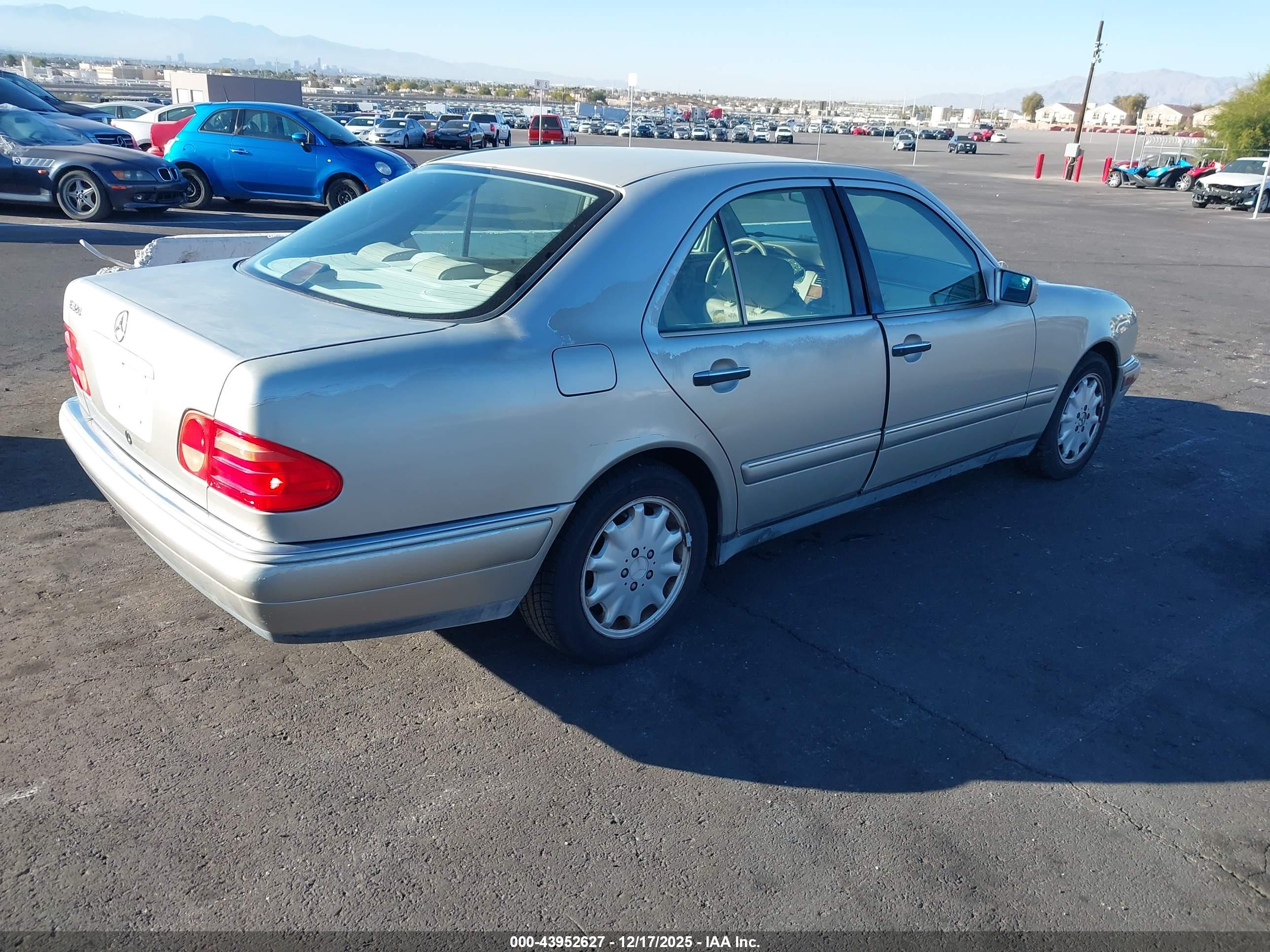 MERCEDES-BENZ E image 4