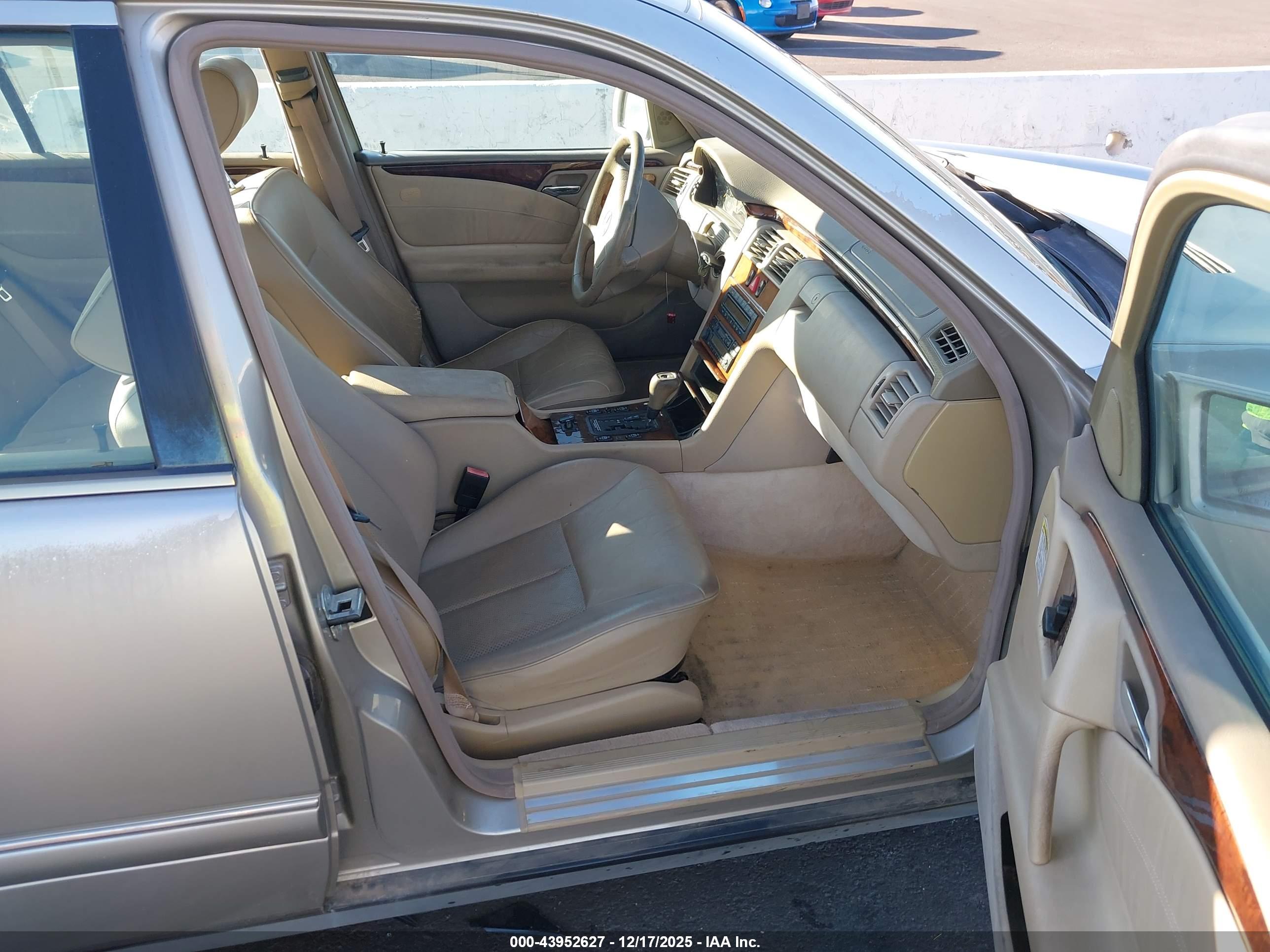 MERCEDES-BENZ E image 5