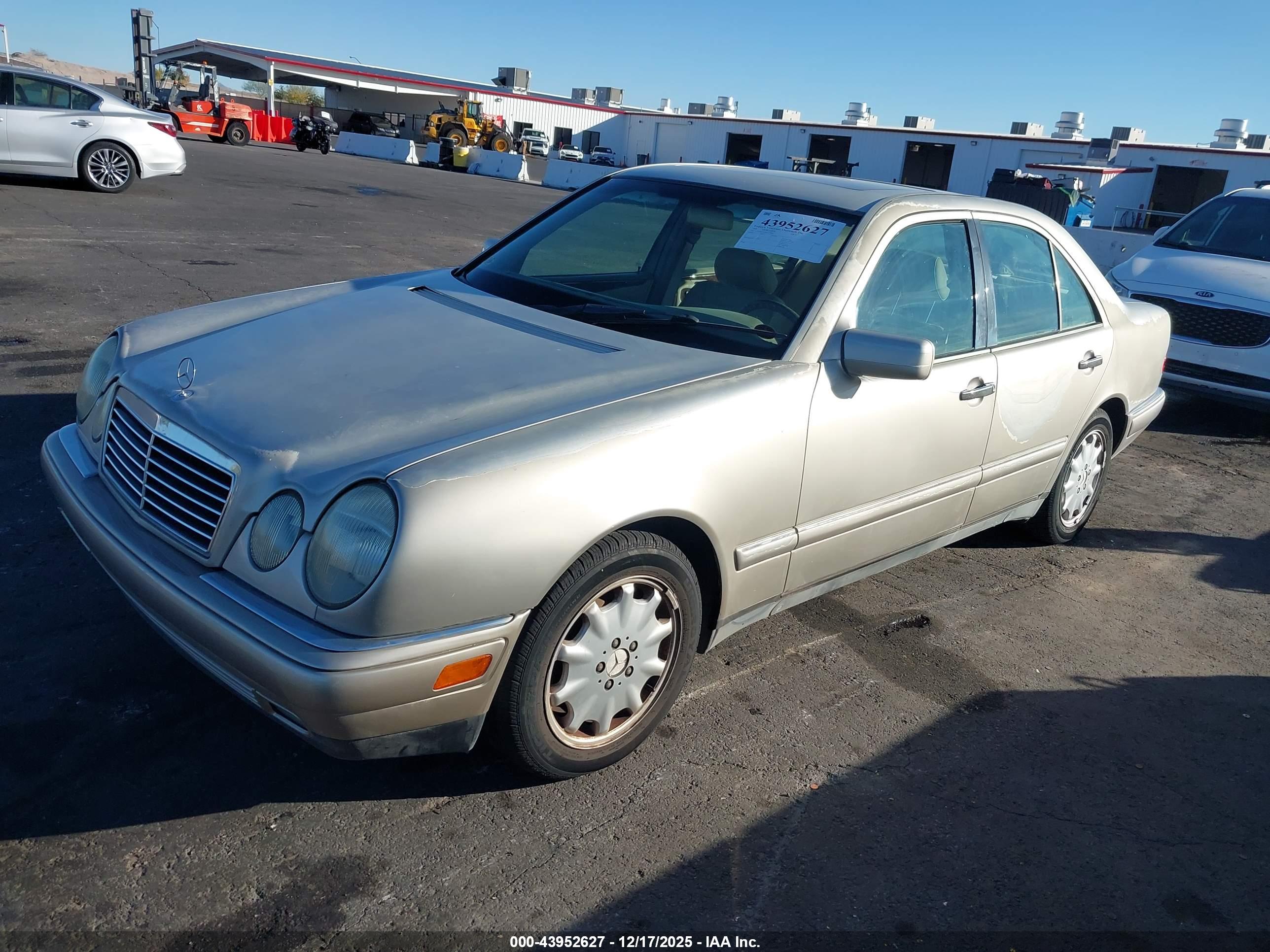 MERCEDES-BENZ E image 6