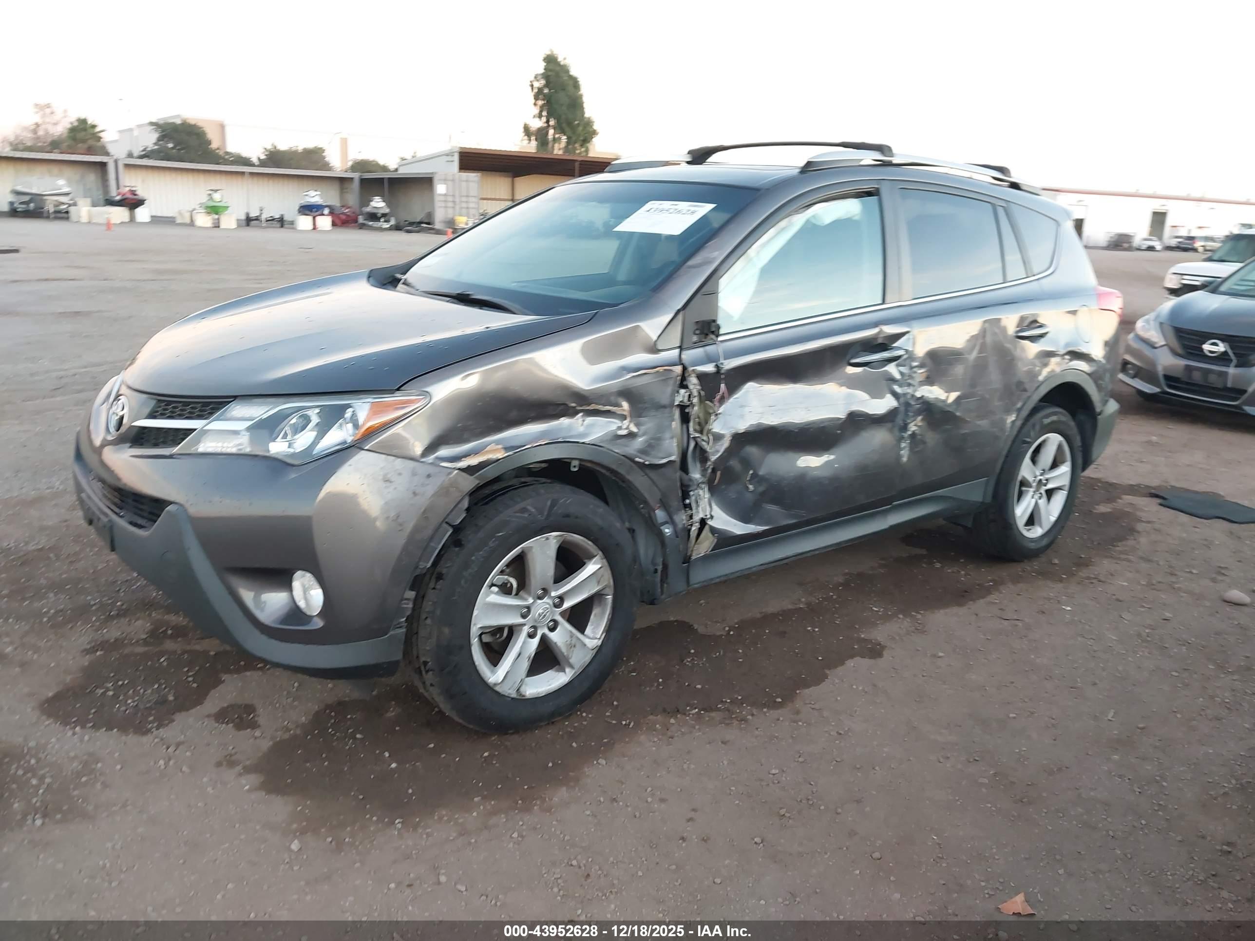 TOYOTA RAV4 image 2