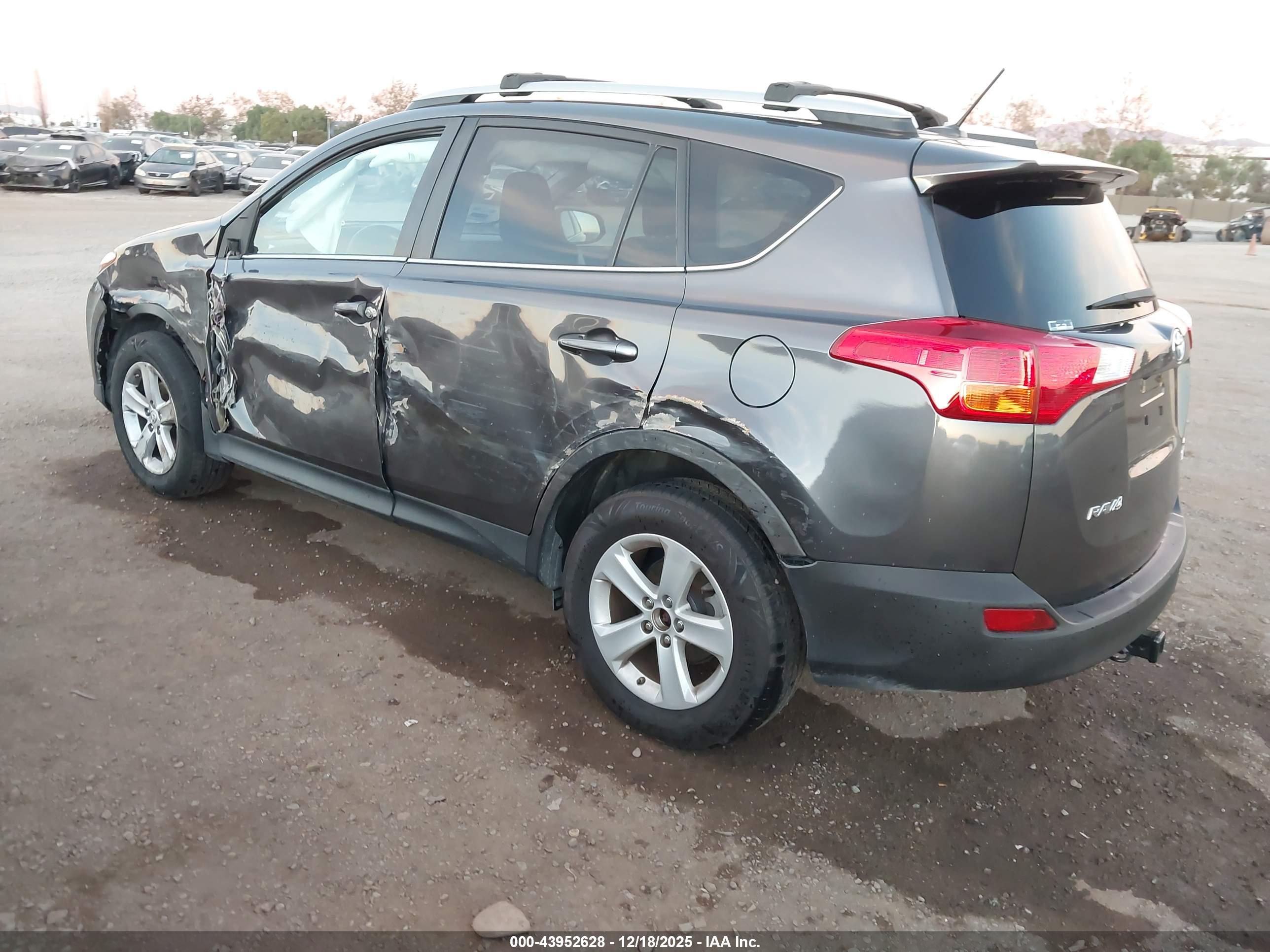 TOYOTA RAV4 image 3