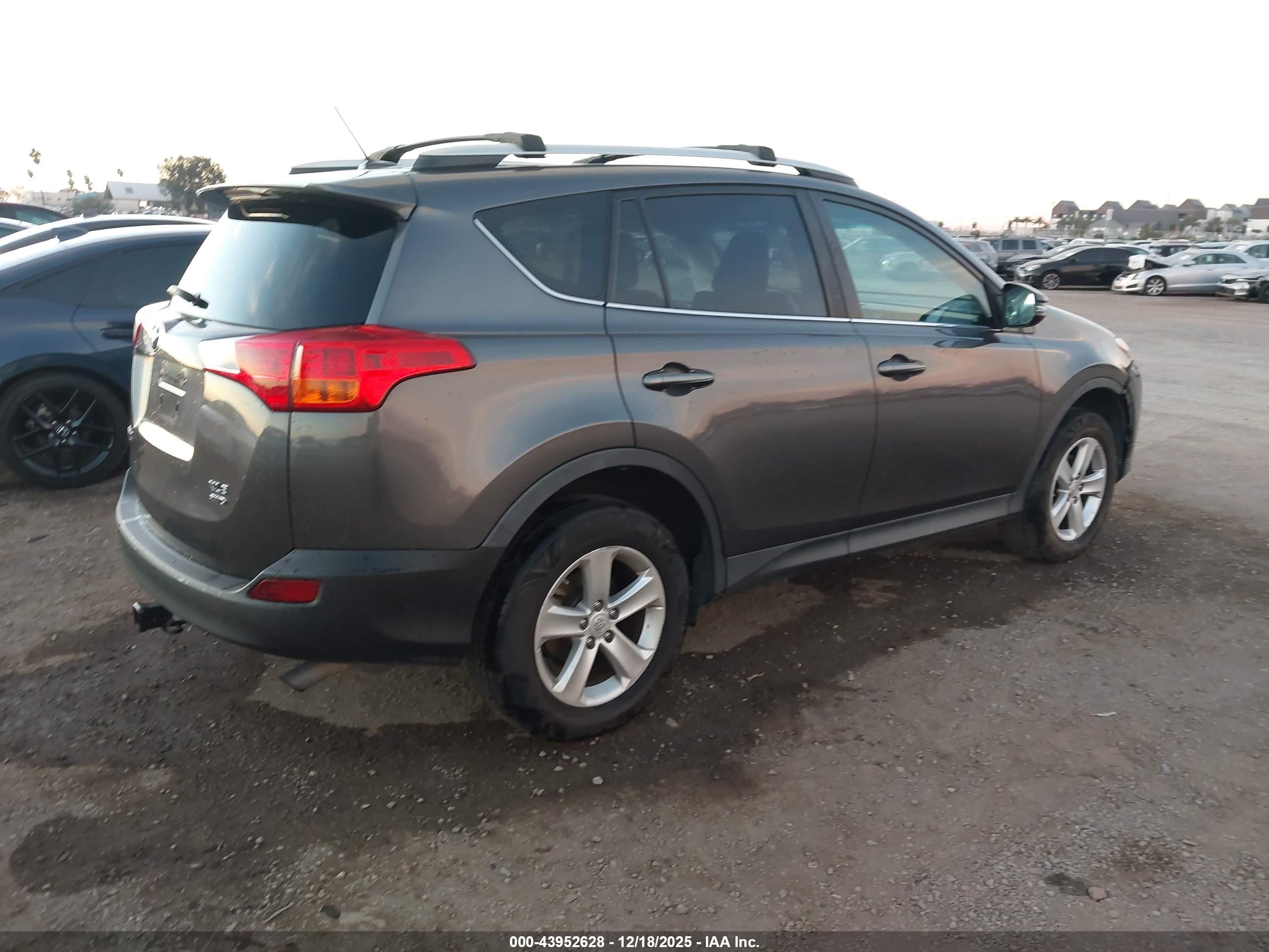 TOYOTA RAV4 image 4